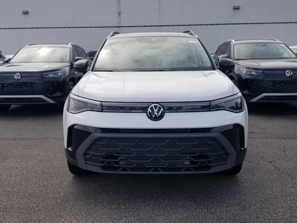 New 2026 Volkswagen Taos 1.5T SE Black SUV