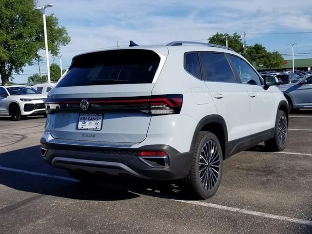 New 2026 Volkswagen Taos 1.5T SE SUV
