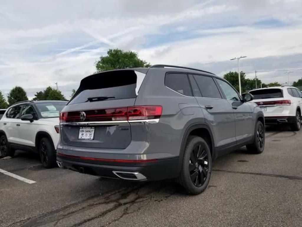 New 2026 Volkswagen Atlas SE w/Technology SUV