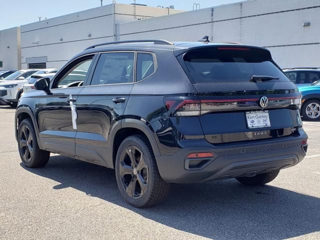 New 2026 Volkswagen Taos 1.5T SE Black SUV