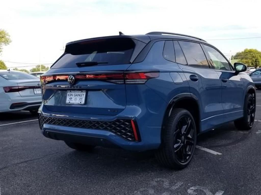 New 2026 Volkswagen Tiguan SE R-Line Black SUV