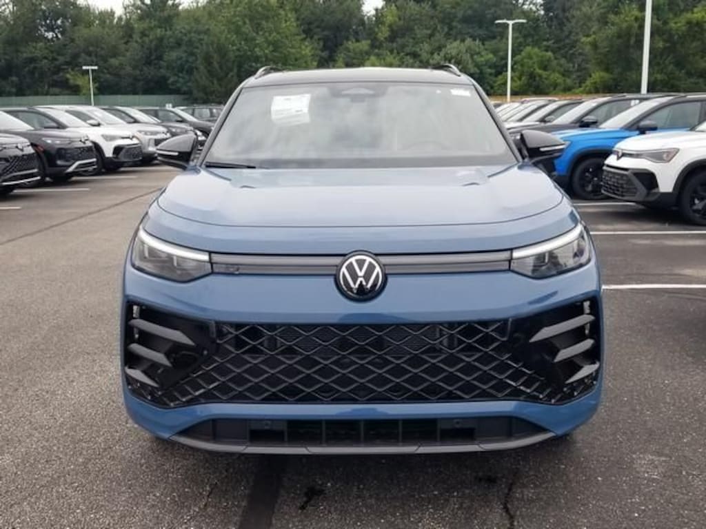 New 2026 Volkswagen Tiguan SE R-Line Black SUV