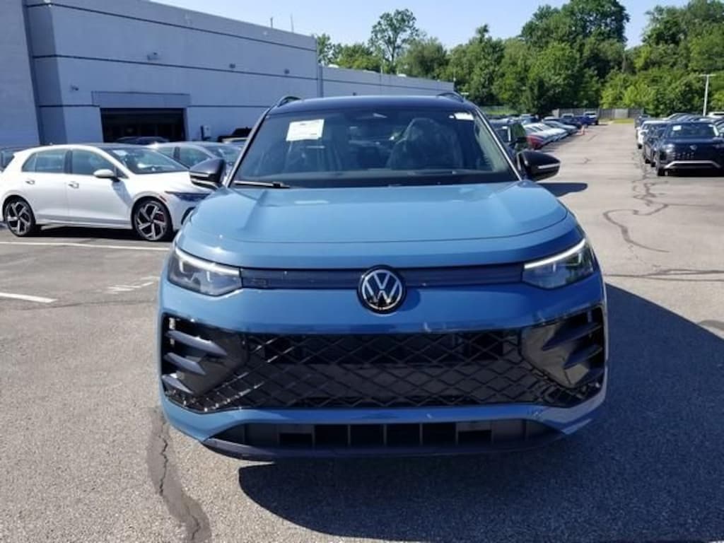 New 2026 Volkswagen Tiguan SE R-Line Black SUV