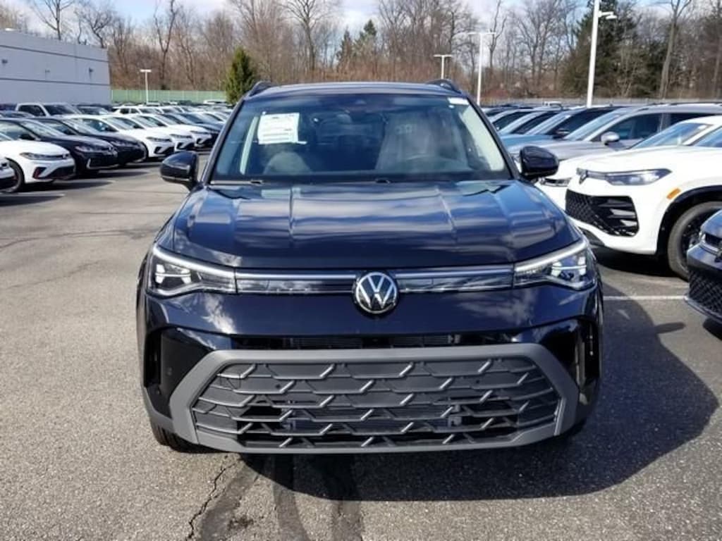 New 2026 Volkswagen Taos 1.5T SE Black SUV