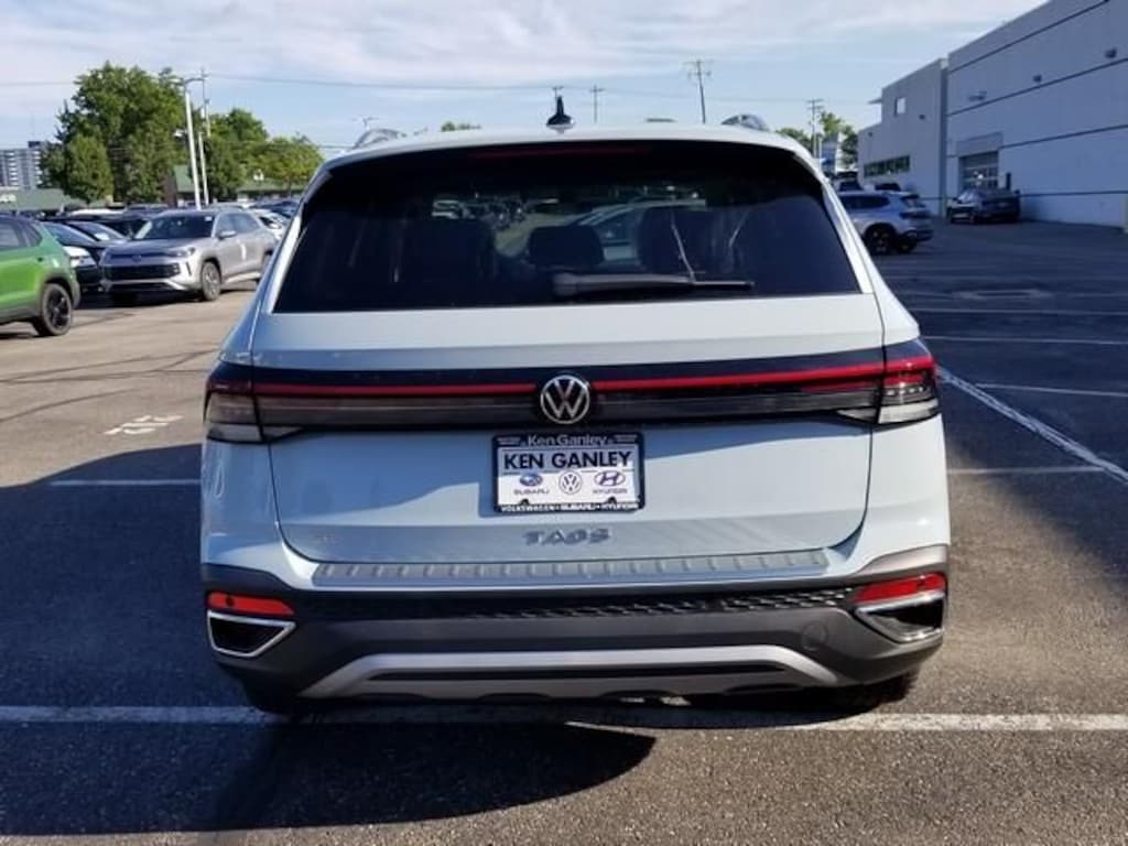 New 2026 Volkswagen Taos 1.5T SE SUV