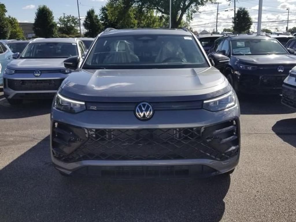 New 2026 Volkswagen Tiguan SE R-Line Black SUV