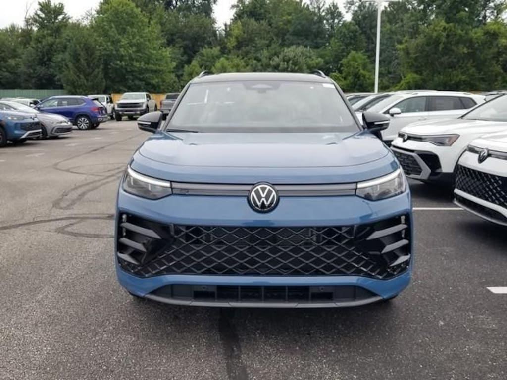 New 2026 Volkswagen Tiguan SE R-Line Black SUV