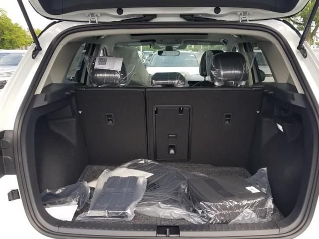 New 2026 Volkswagen Taos 1.5T SE Black SUV