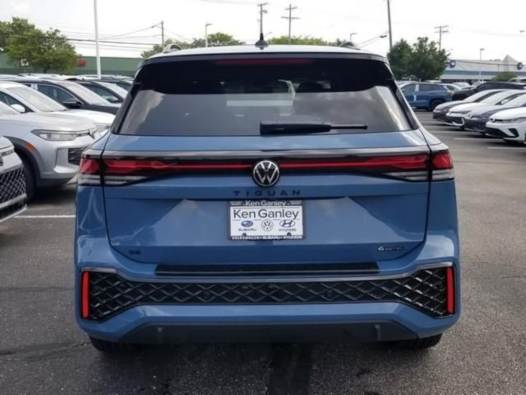 New 2026 Volkswagen Tiguan SE R-Line Black SUV