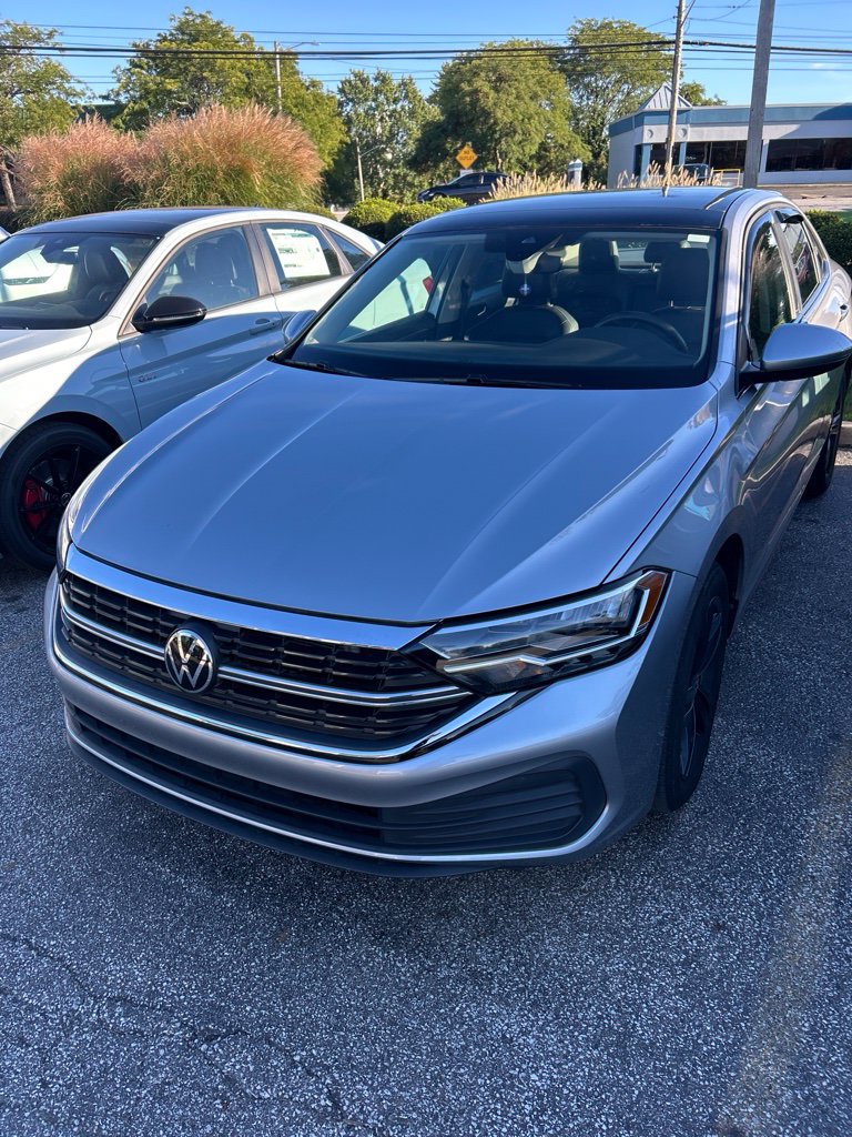 Certified 2023 Volkswagen Jetta SE SE Auto