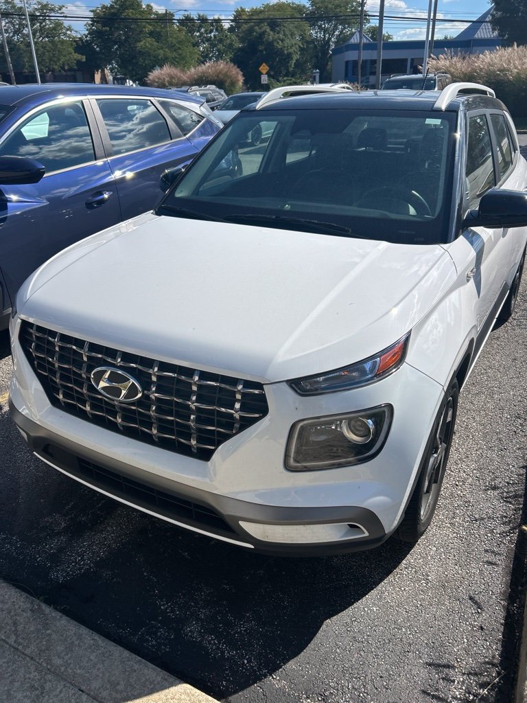 Used 2023 Hyundai Venue Limited SUV