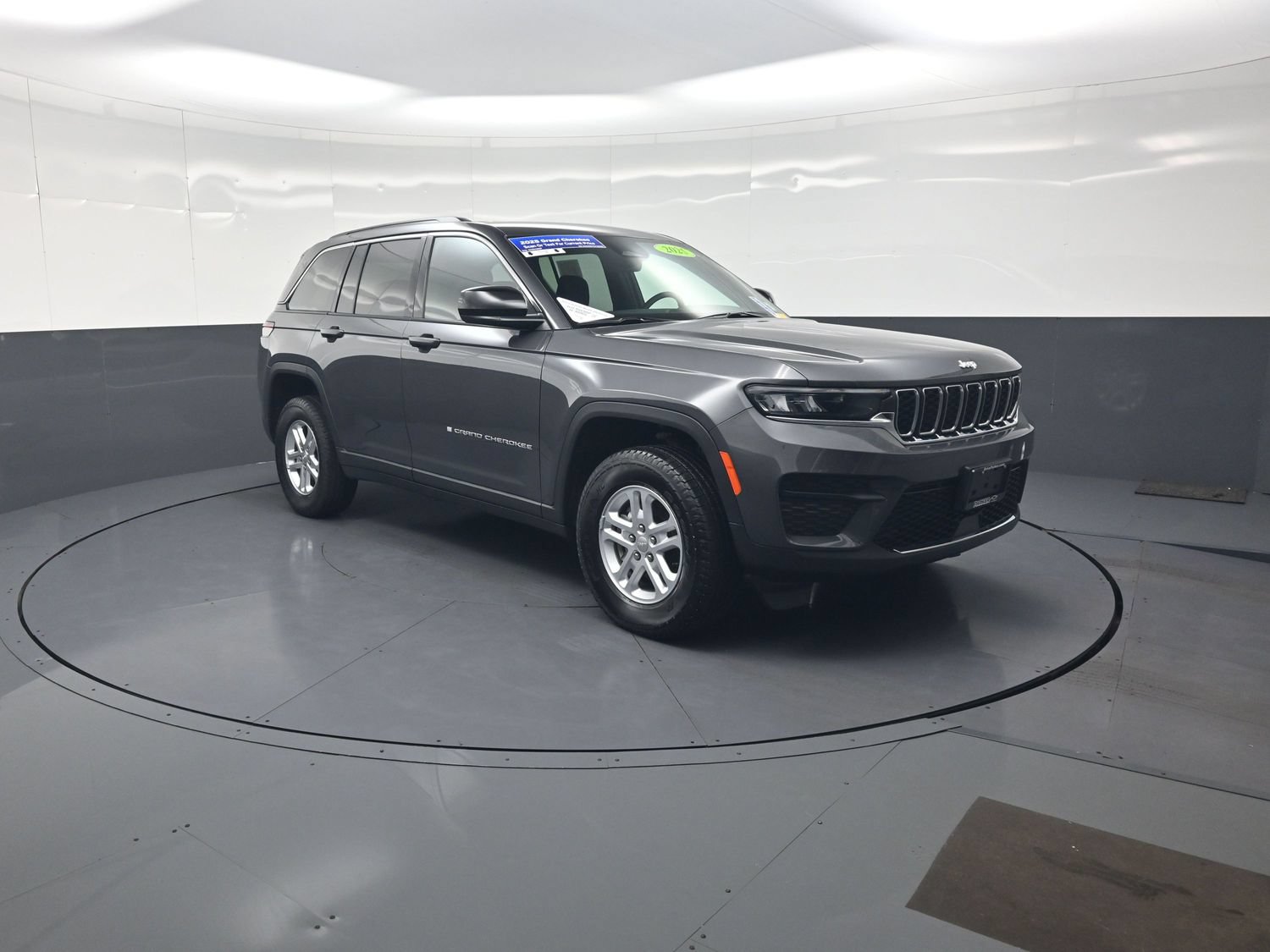Used 2025 Jeep Grand Cherokee Laredo SUV