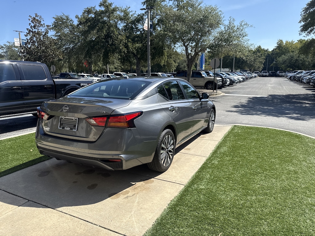 Used 2024 Nissan Altima 2.5 SV