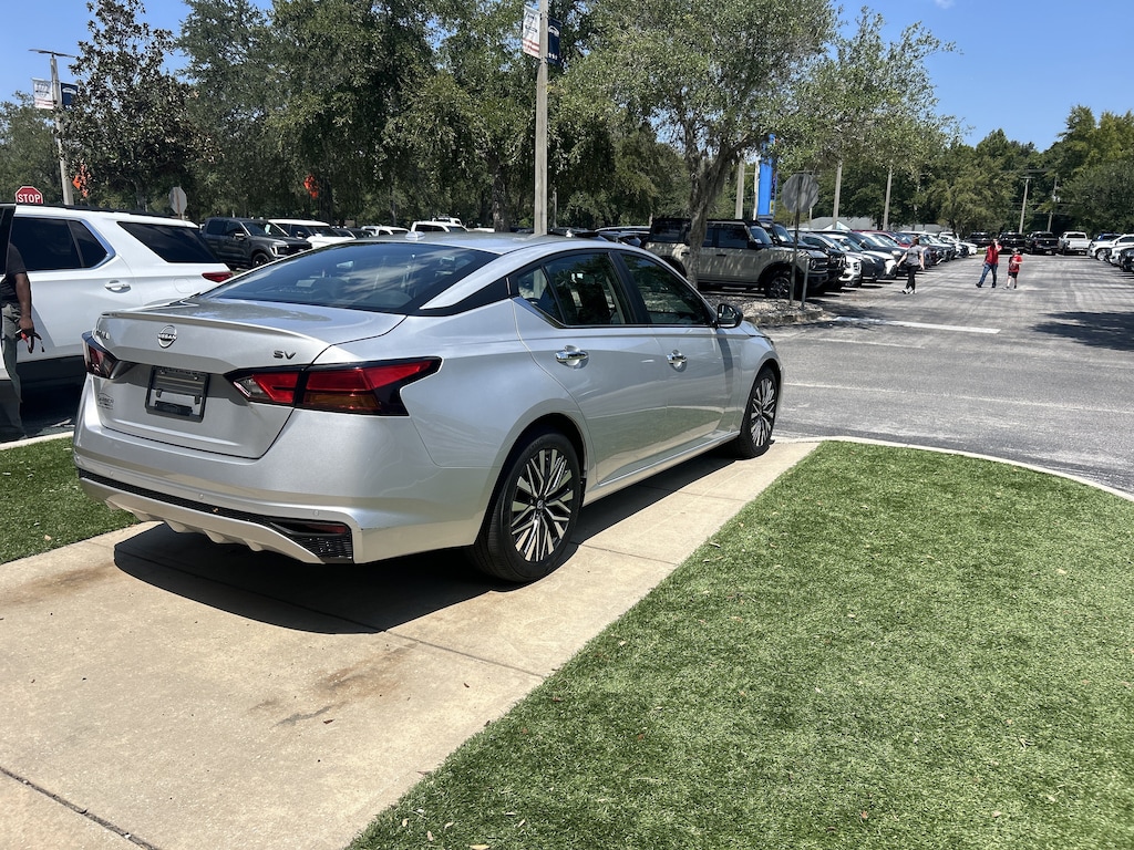 Used 2024 Nissan Altima 2.5 SV