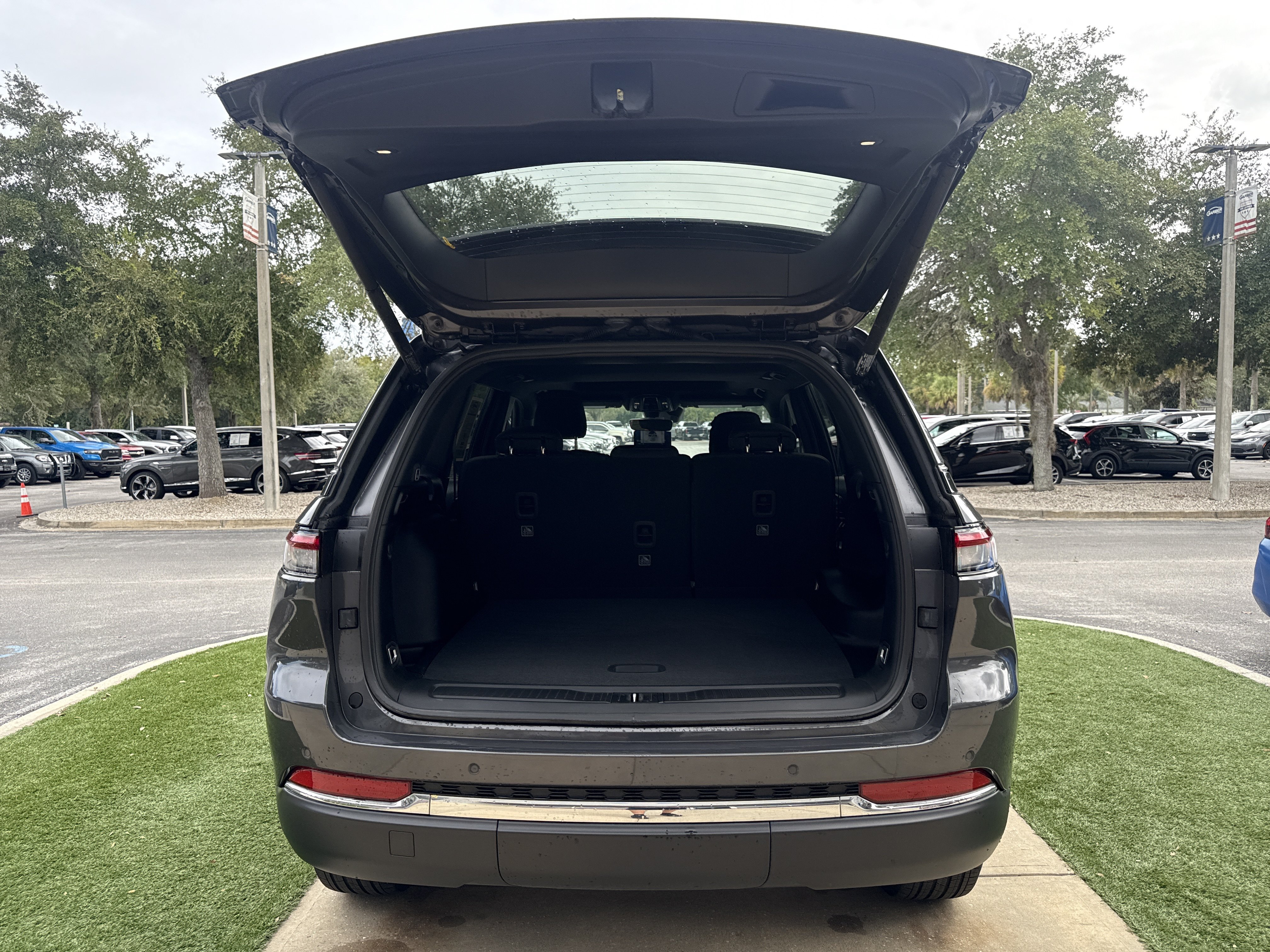 Used 2025 Jeep Grand Cherokee Laredo X 4x2 SUV