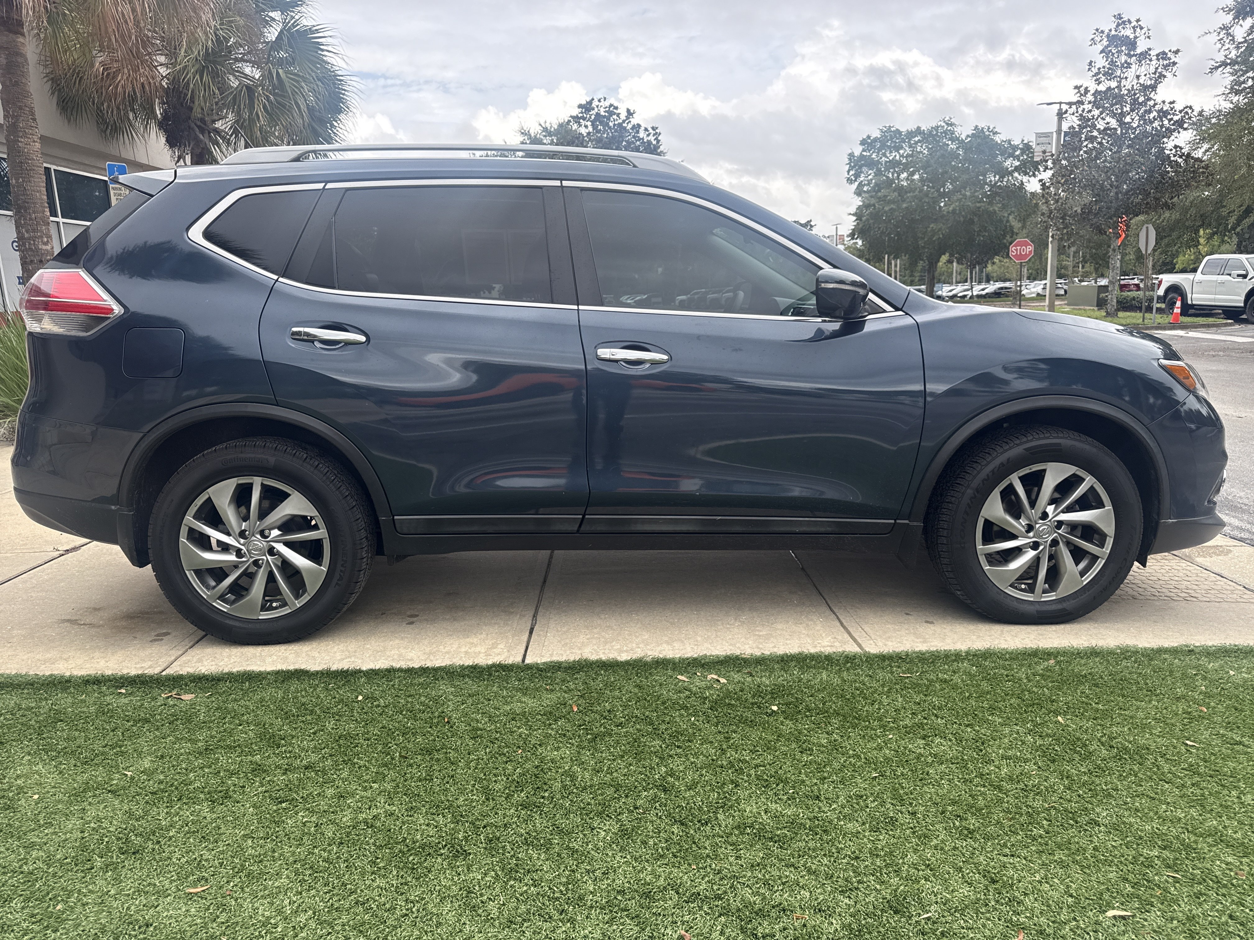 Used 2015 Nissan Rogue SL SUV