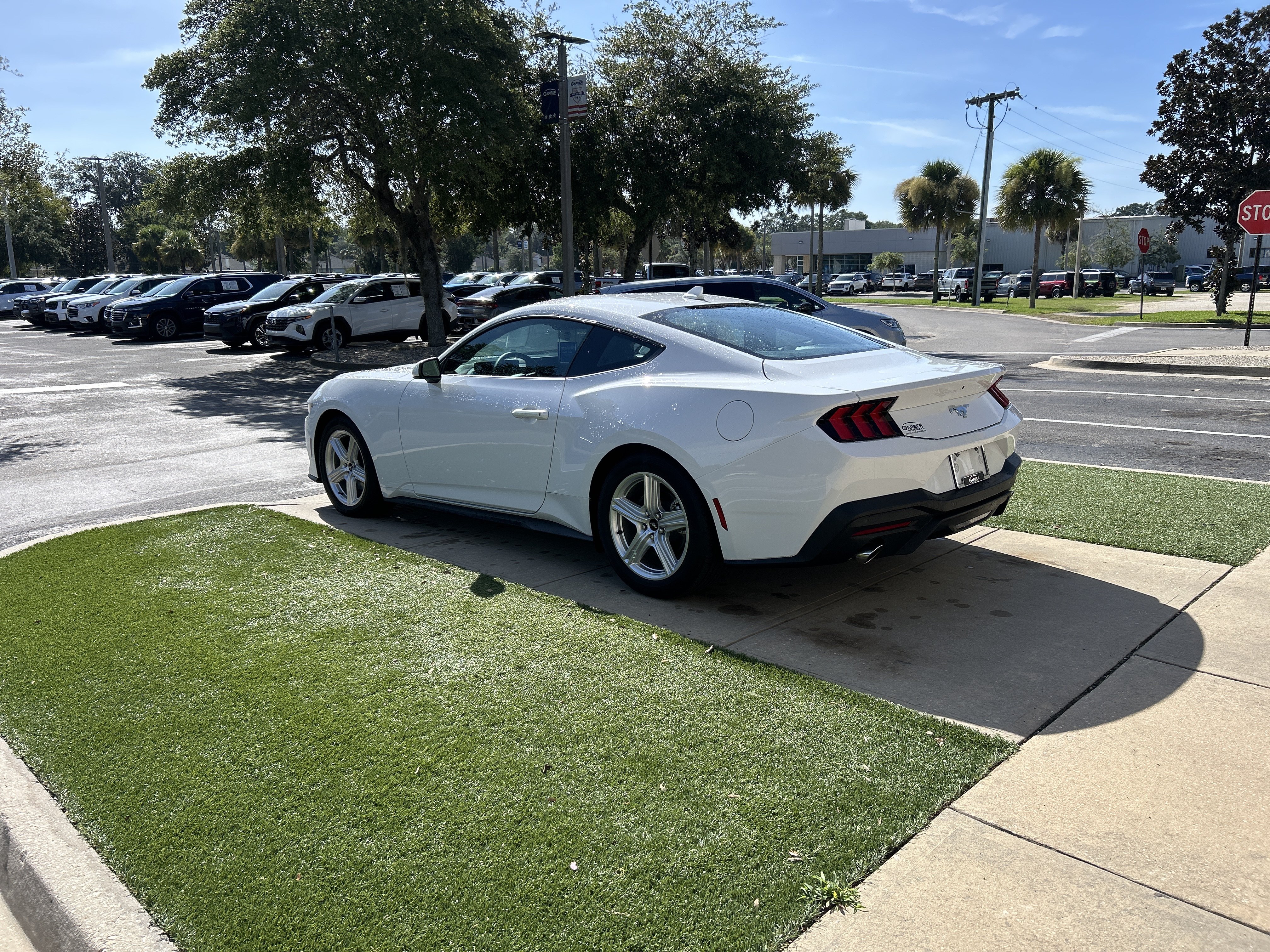 2026 Ford Mustang EcoBoost - Photo 8