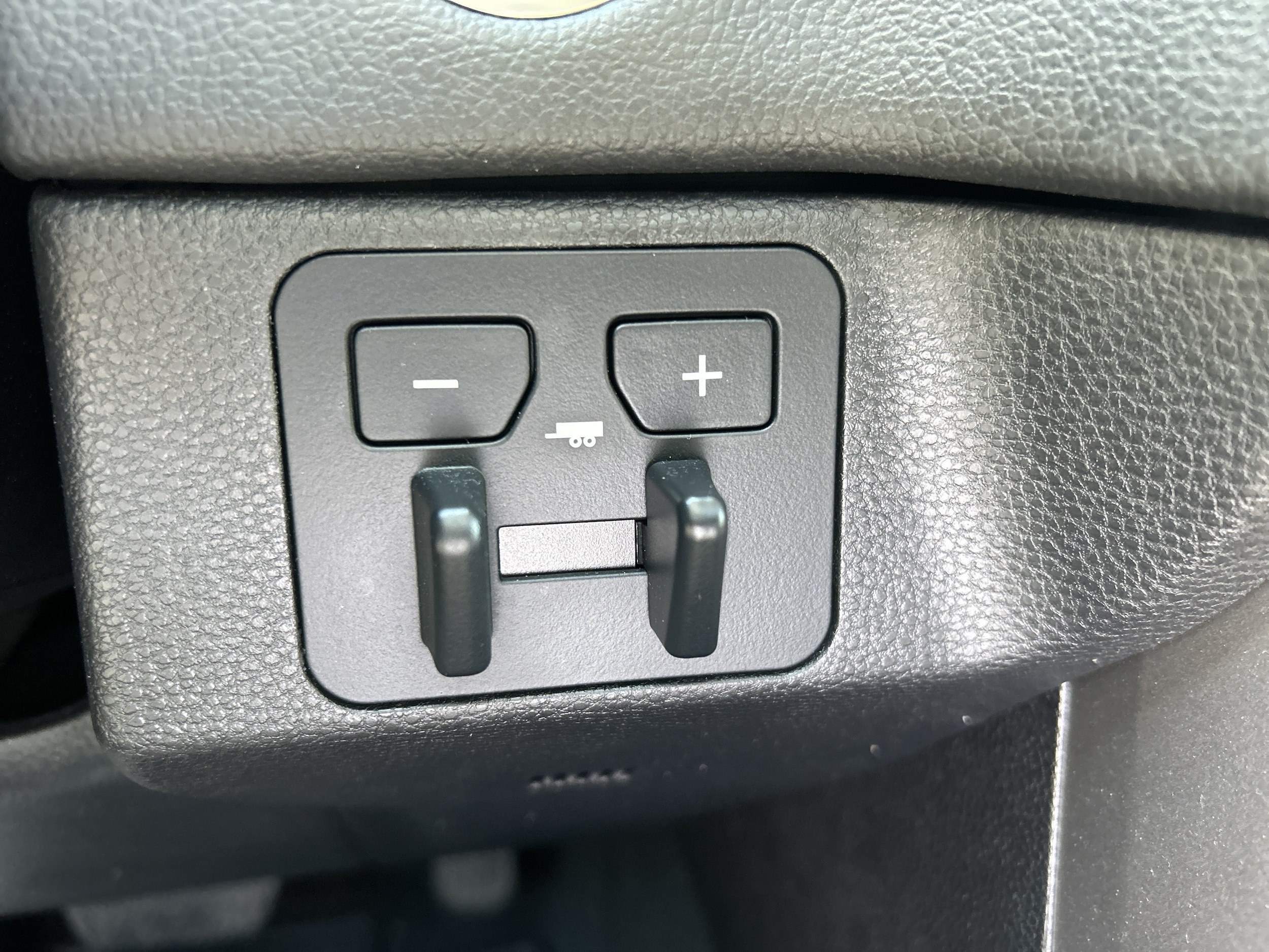 2024 Toyota Tundra Limited - Photo 35