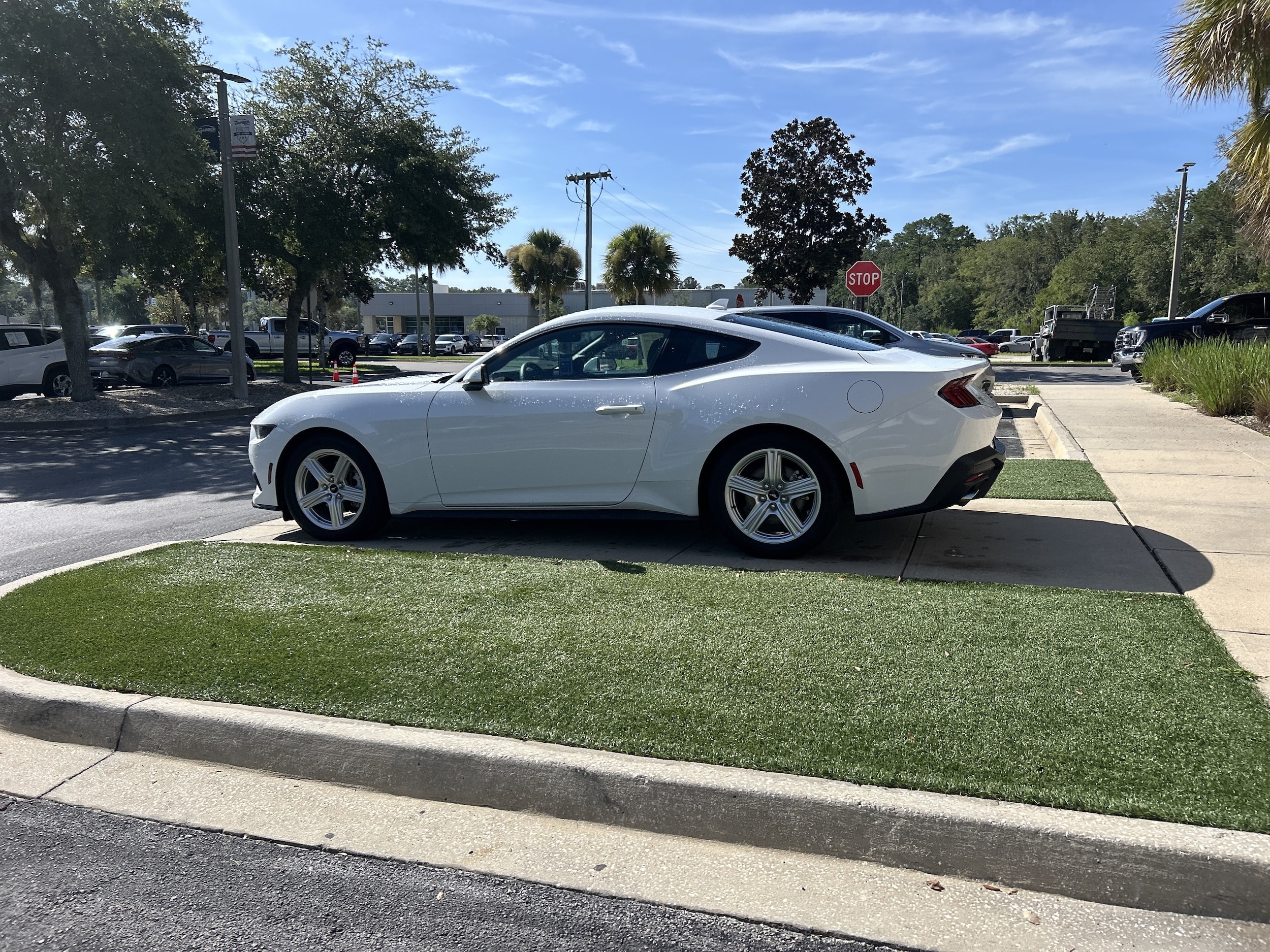 2026 Ford Mustang EcoBoost - Photo 9