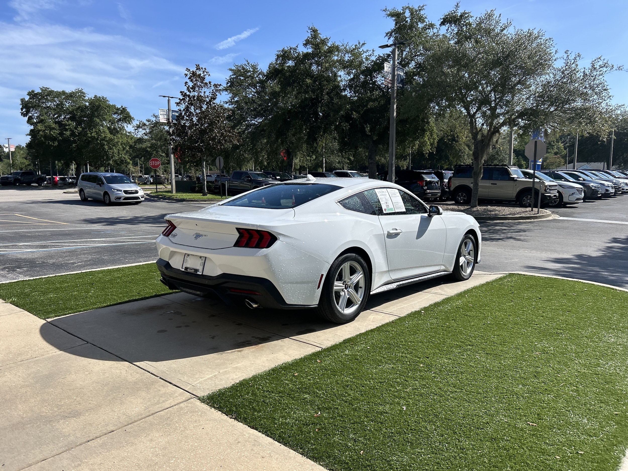 2026 Ford Mustang EcoBoost - Photo 6