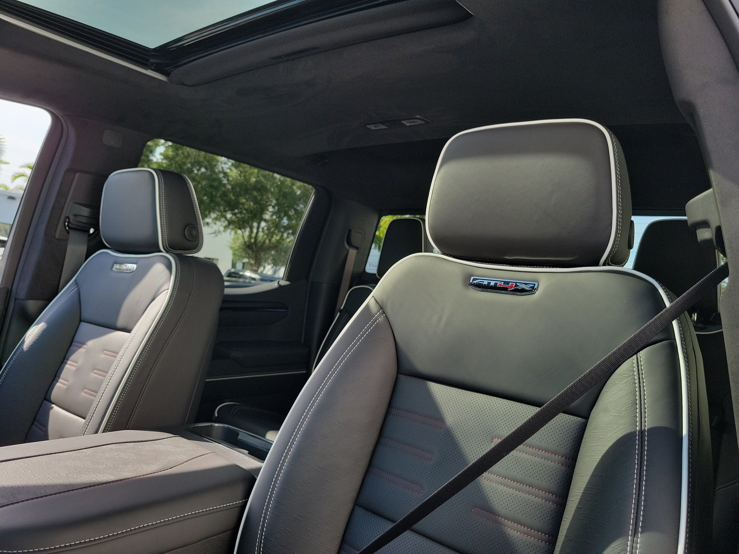 2026 GMC Sierra 1500 AT4X - Photo 21