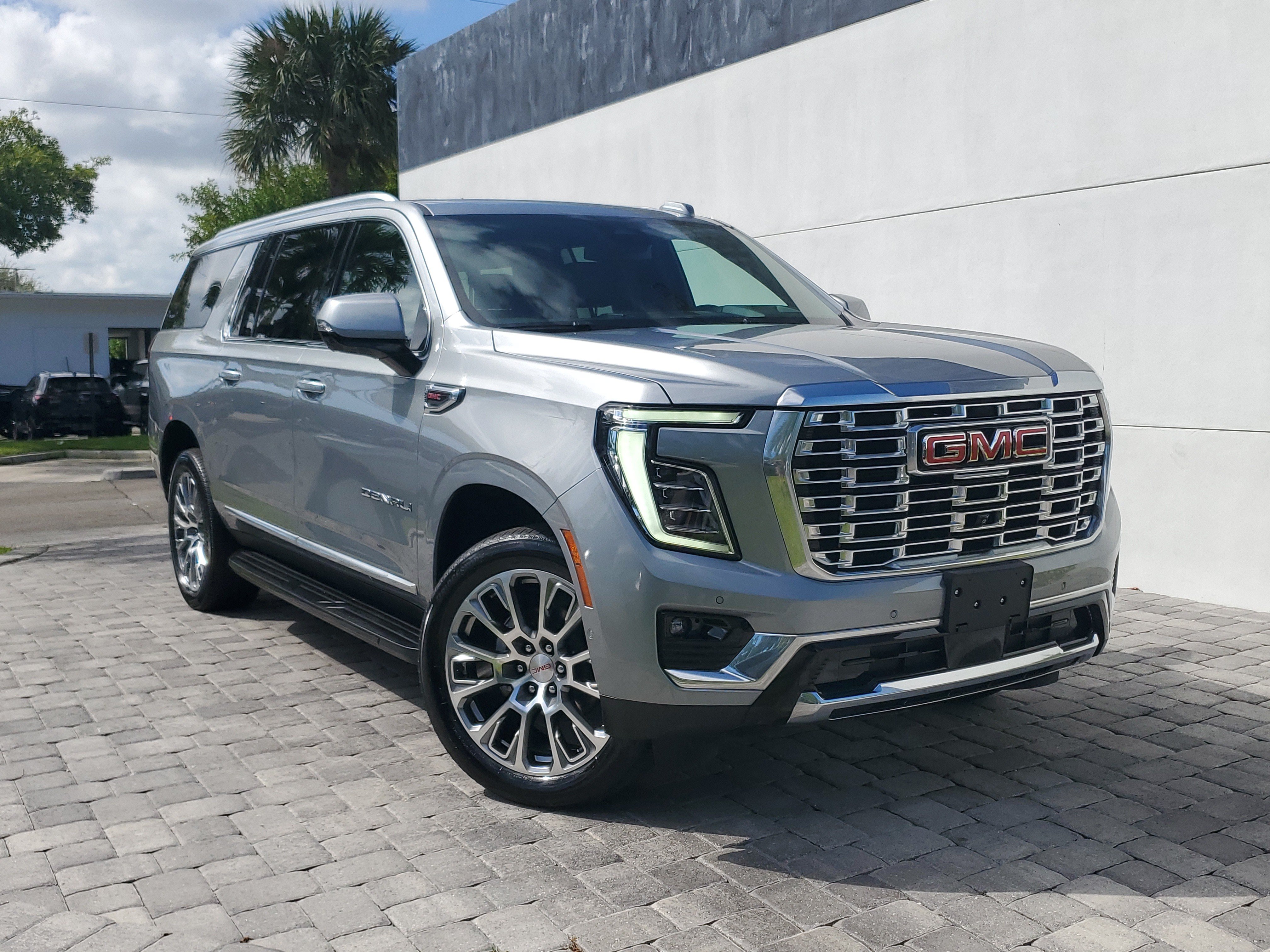 Used 2025 GMC Yukon XL Denali SUV