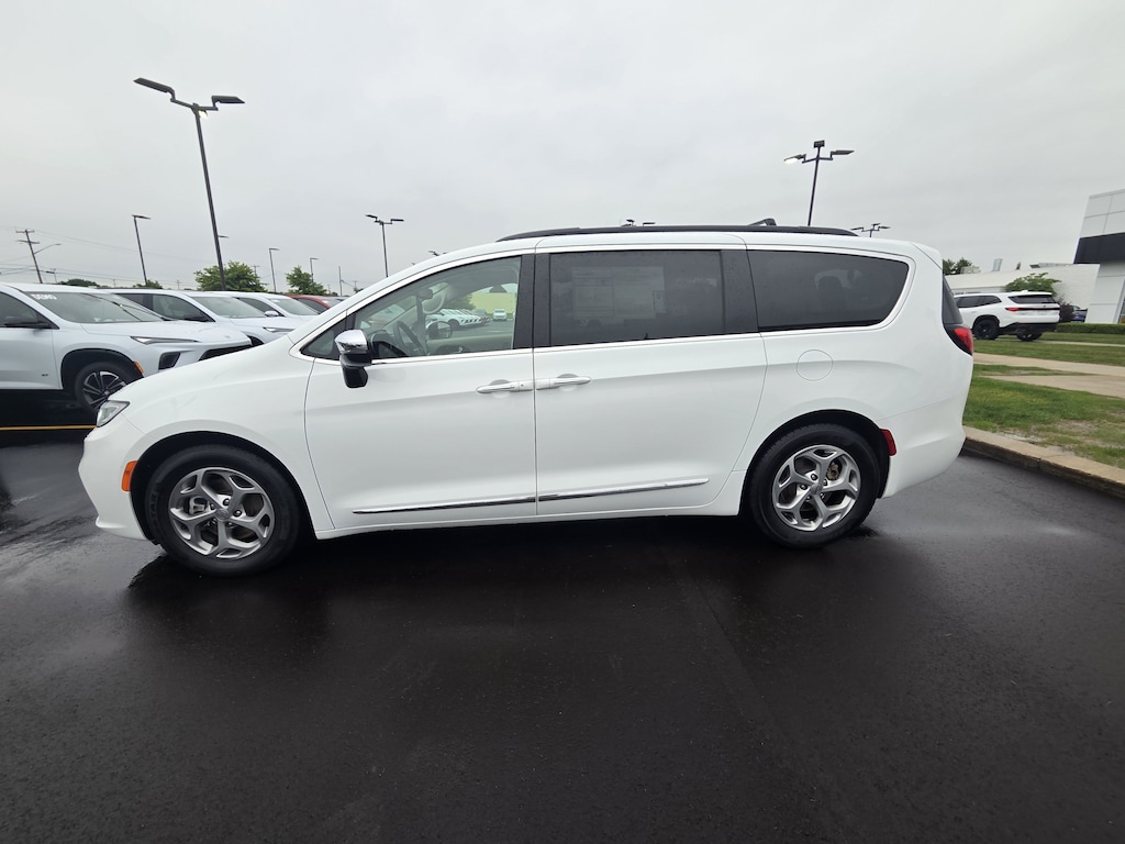 Used 2023 Chrysler Pacifica Limited Van Passenger Van