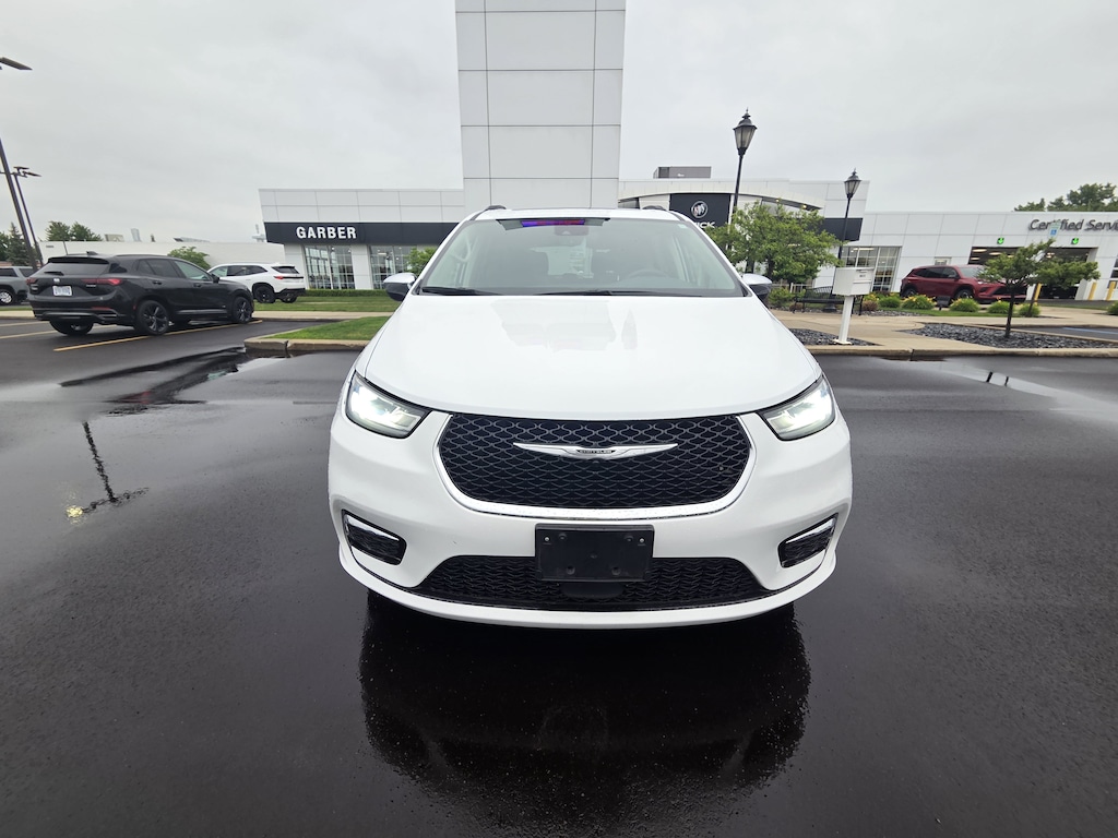 Used 2023 Chrysler Pacifica Limited Van Passenger Van