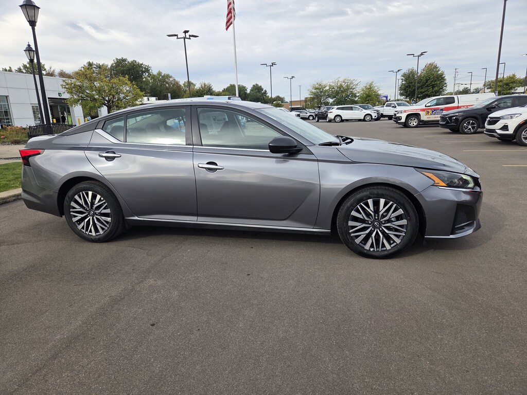 Used 2025 Nissan Altima SV Sedan