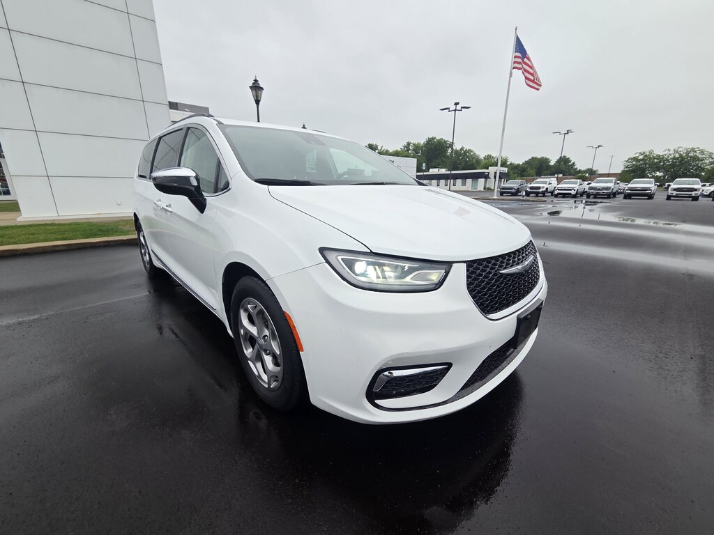 Used 2023 Chrysler Pacifica Limited Van Passenger Van