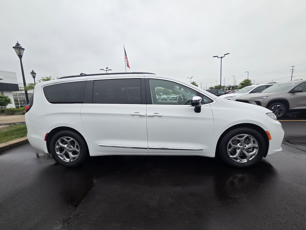 Used 2023 Chrysler Pacifica Limited Van Passenger Van