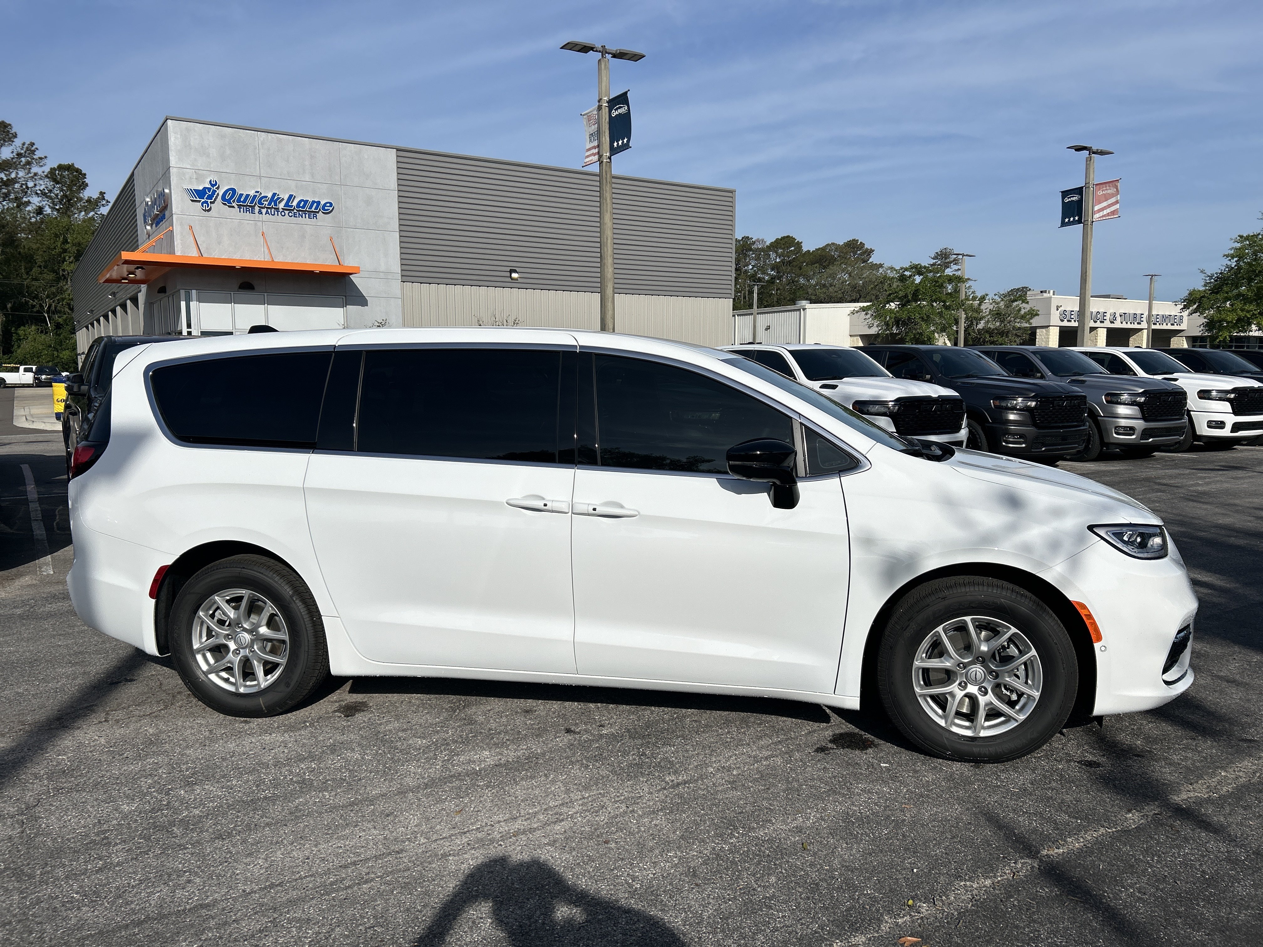 New 2026 Chrysler Pacifica SELECT Passenger Van