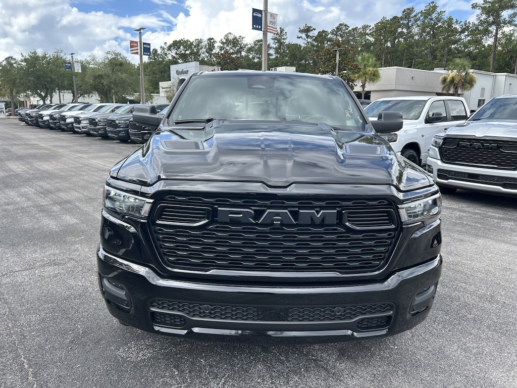 New 2026 Ram 1500 EXPRESS CREW CAB 4X4 5'7 BOX Pickup