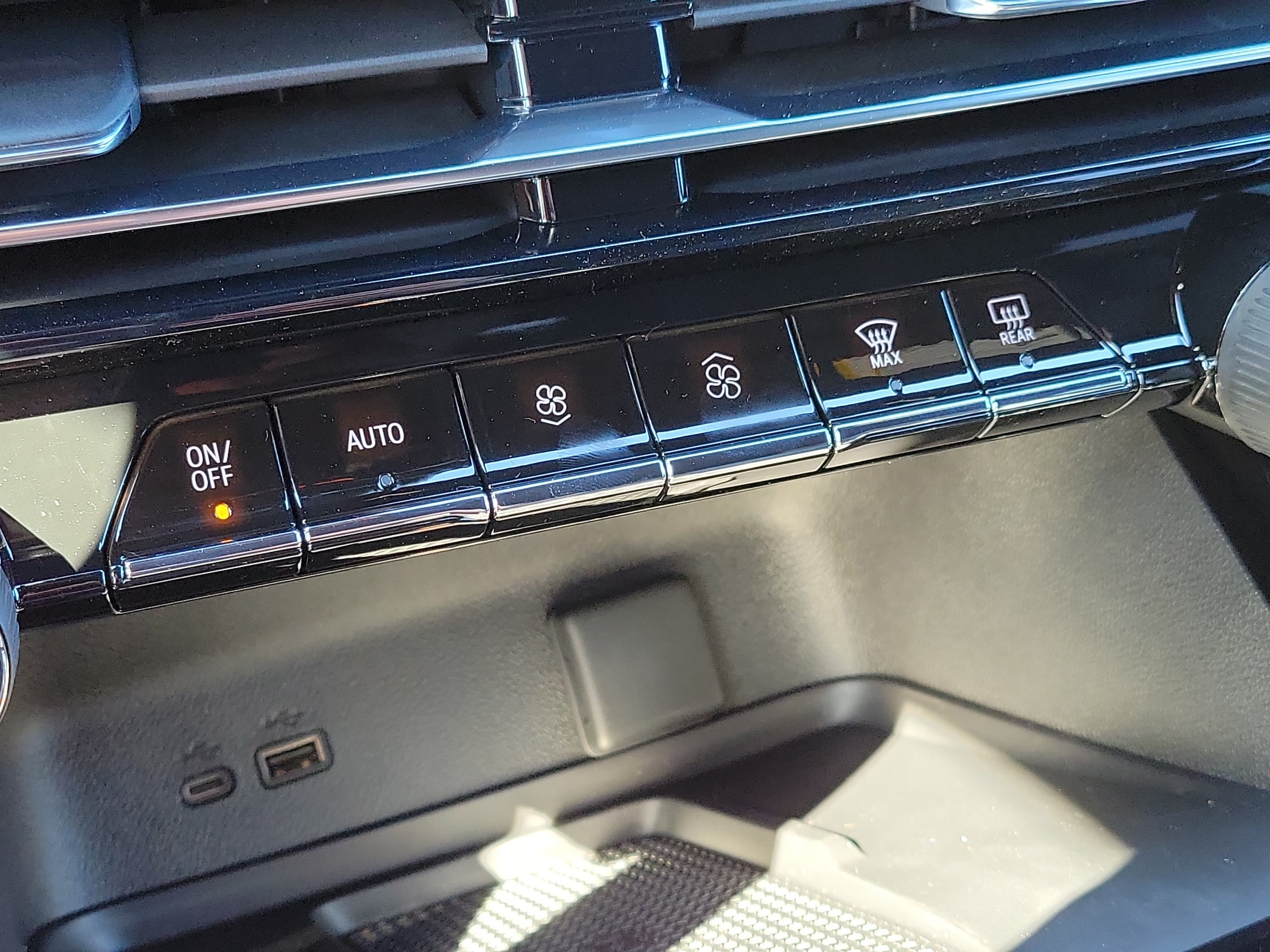 2027 Chevrolet Traverse LT - Photo 21