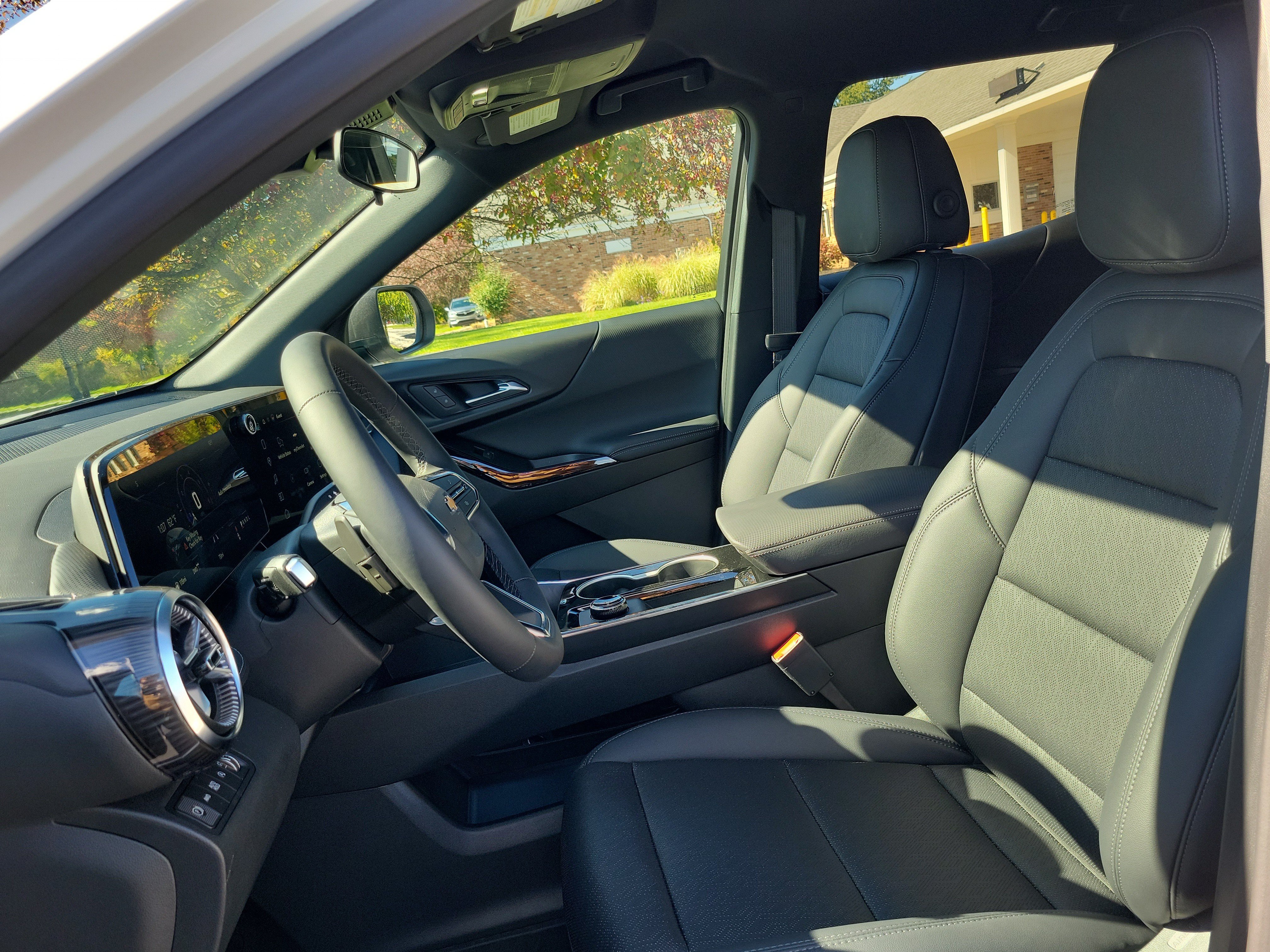 2027 Chevrolet Equinox LT - Photo 8