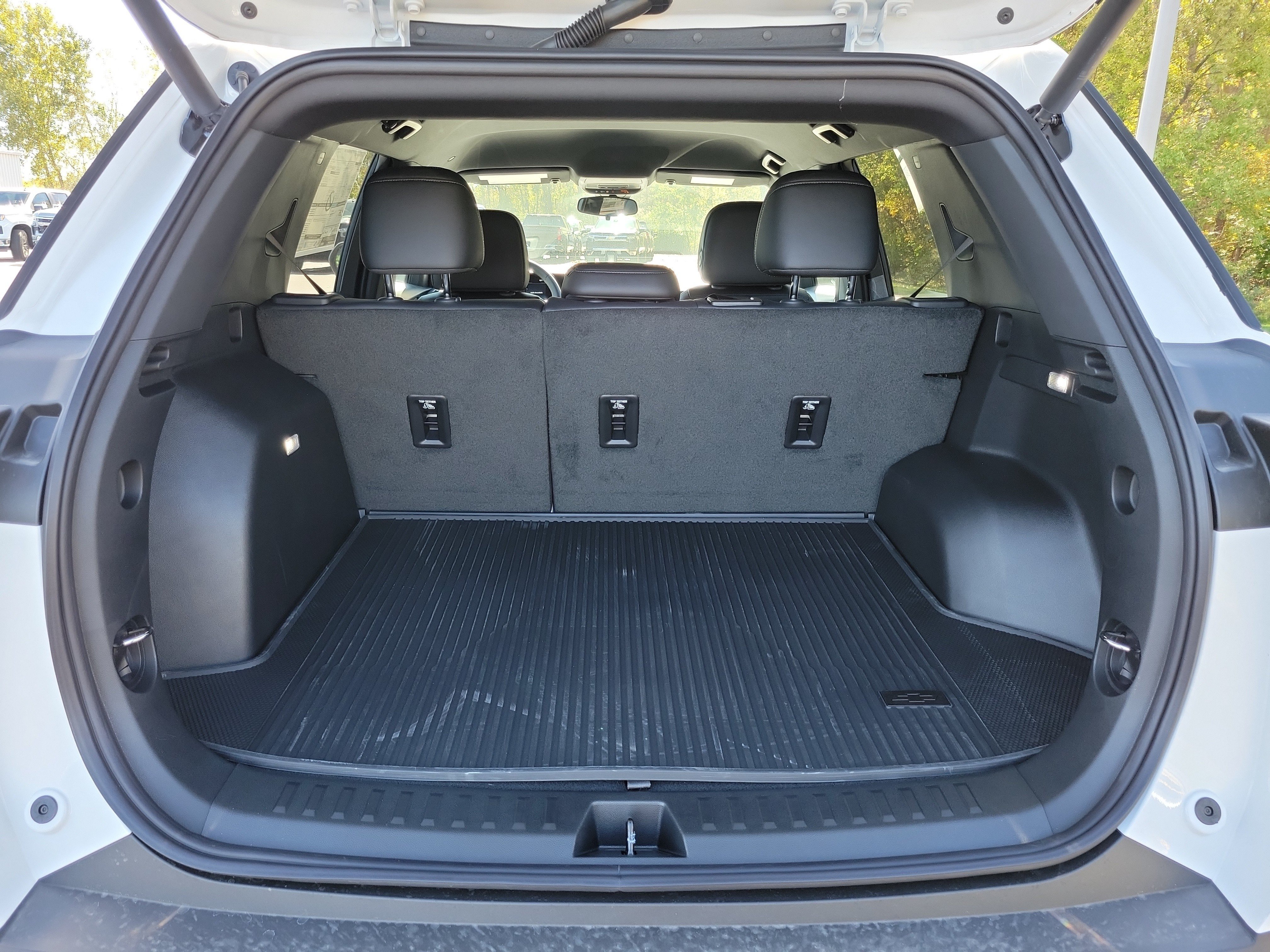2027 Chevrolet Equinox LT - Photo 28