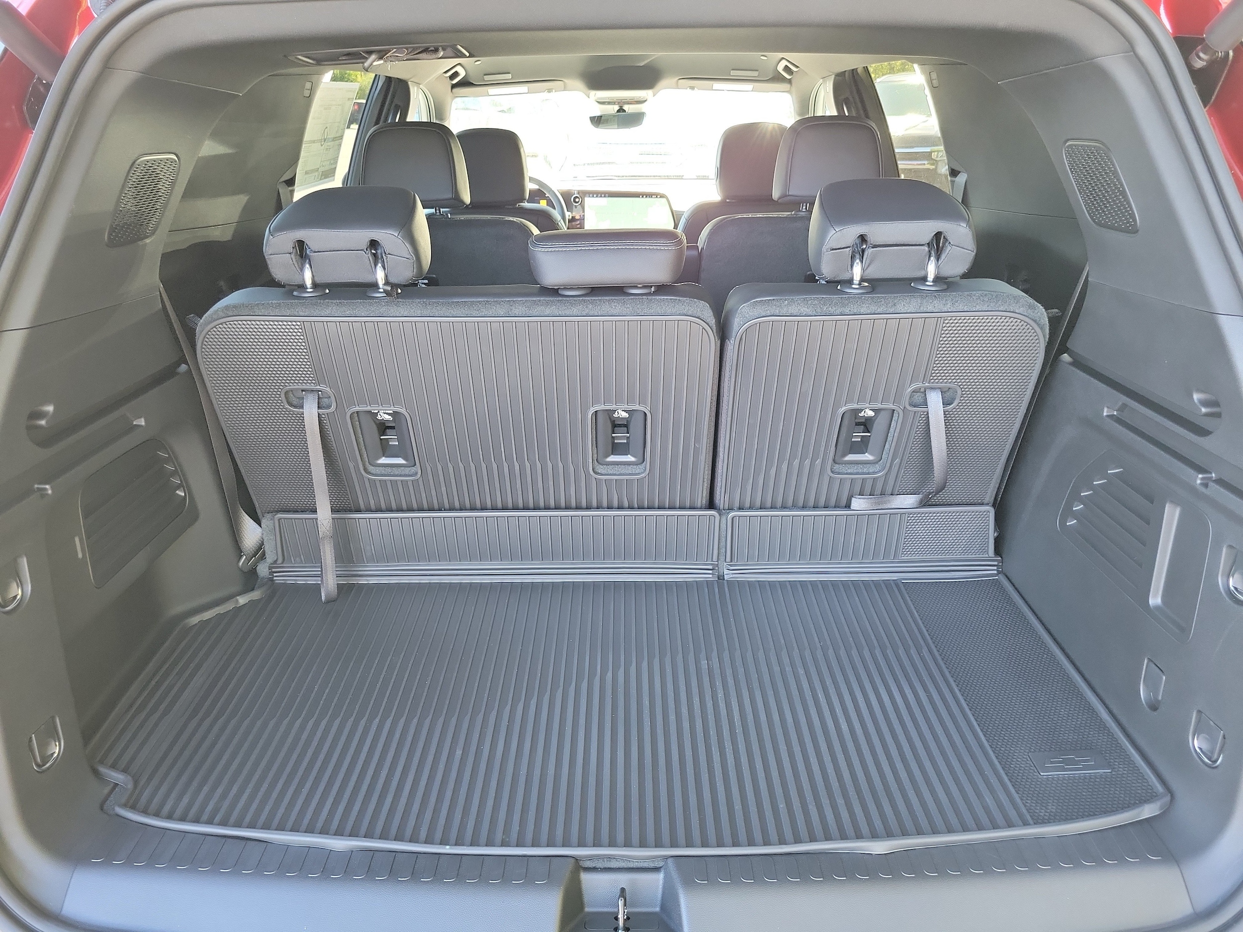 2027 Chevrolet Traverse LT - Photo 35