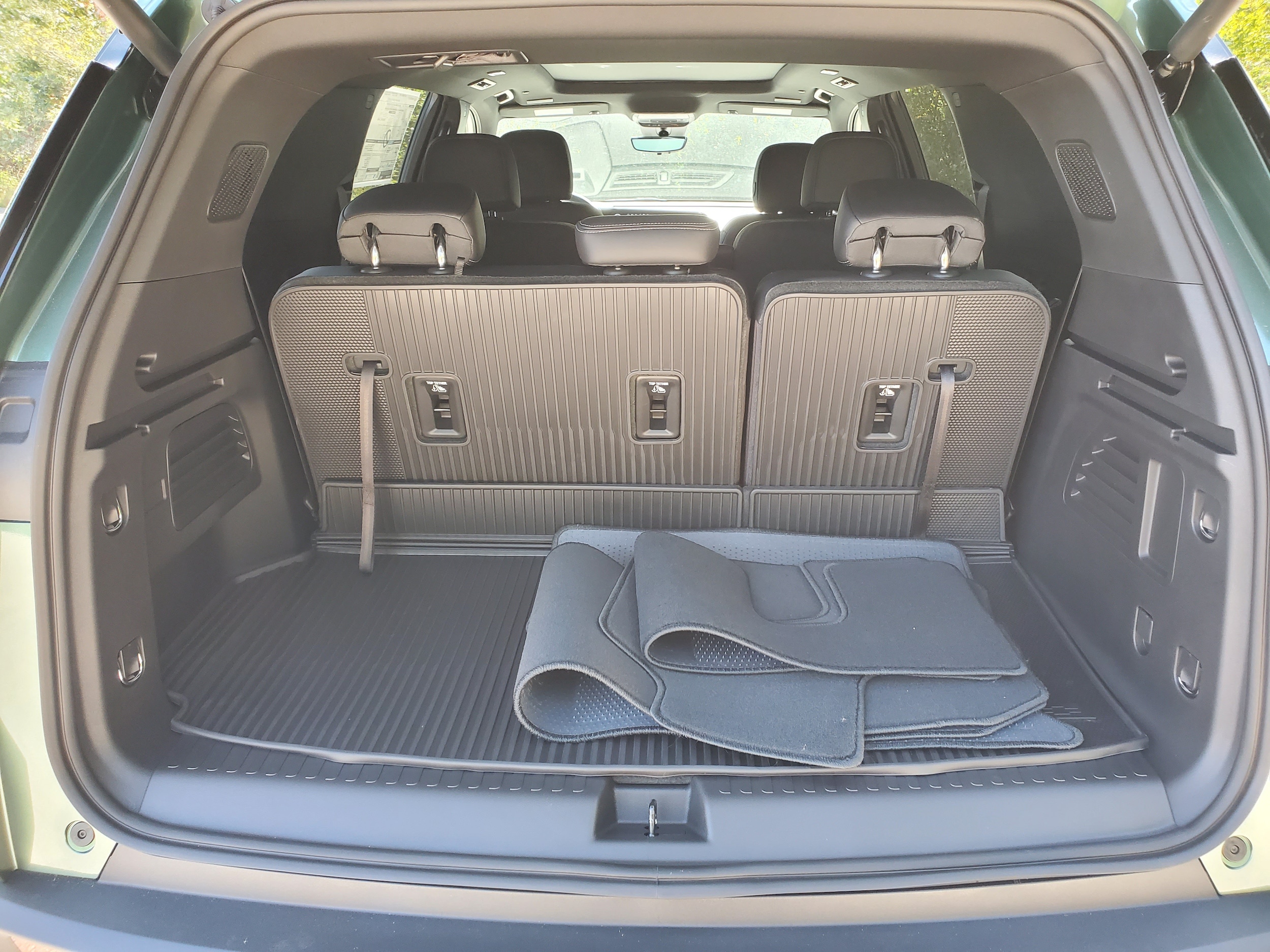 2027 Chevrolet Traverse LT - Photo 26