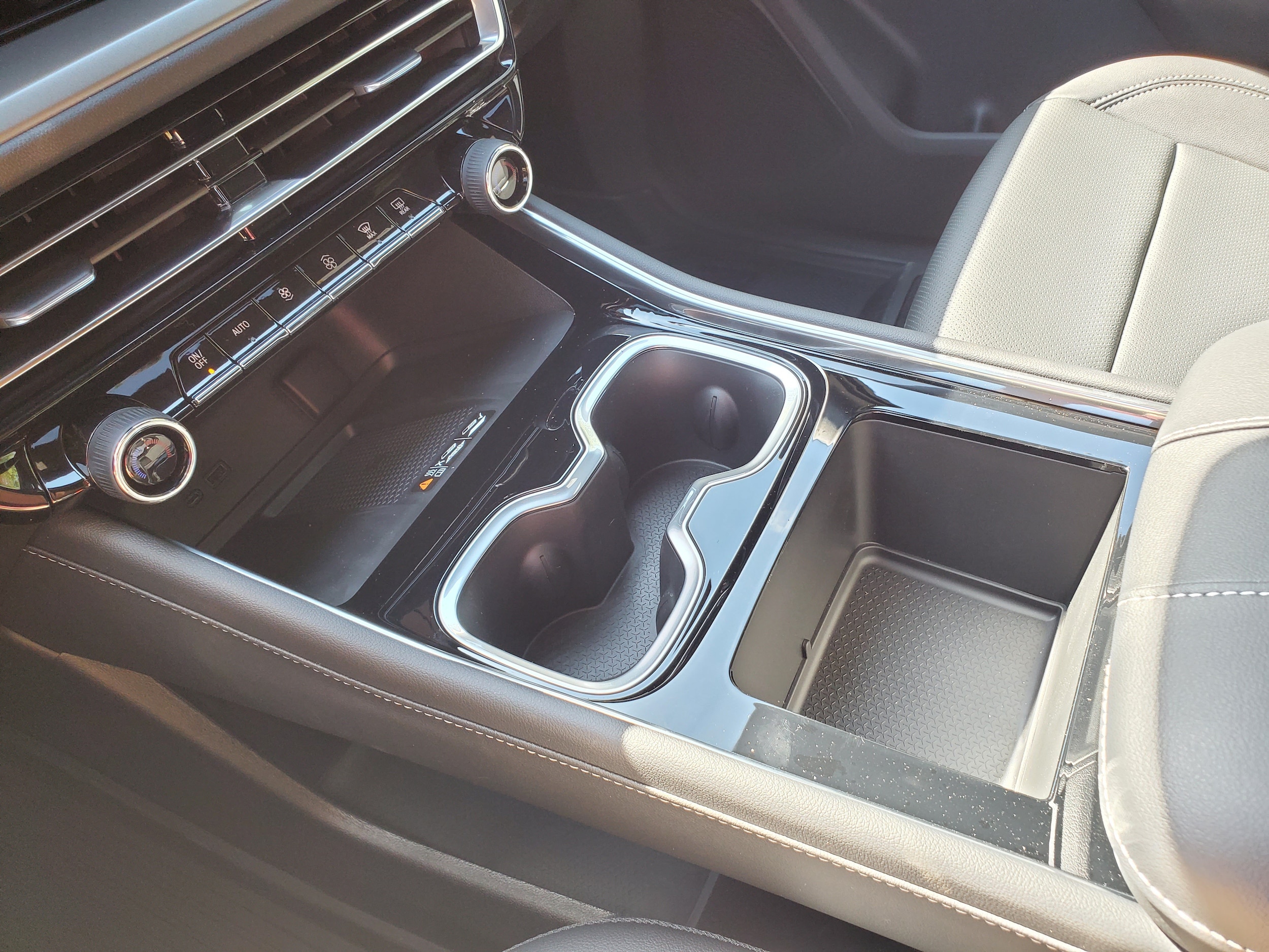 2027 Chevrolet Traverse LT - Photo 18