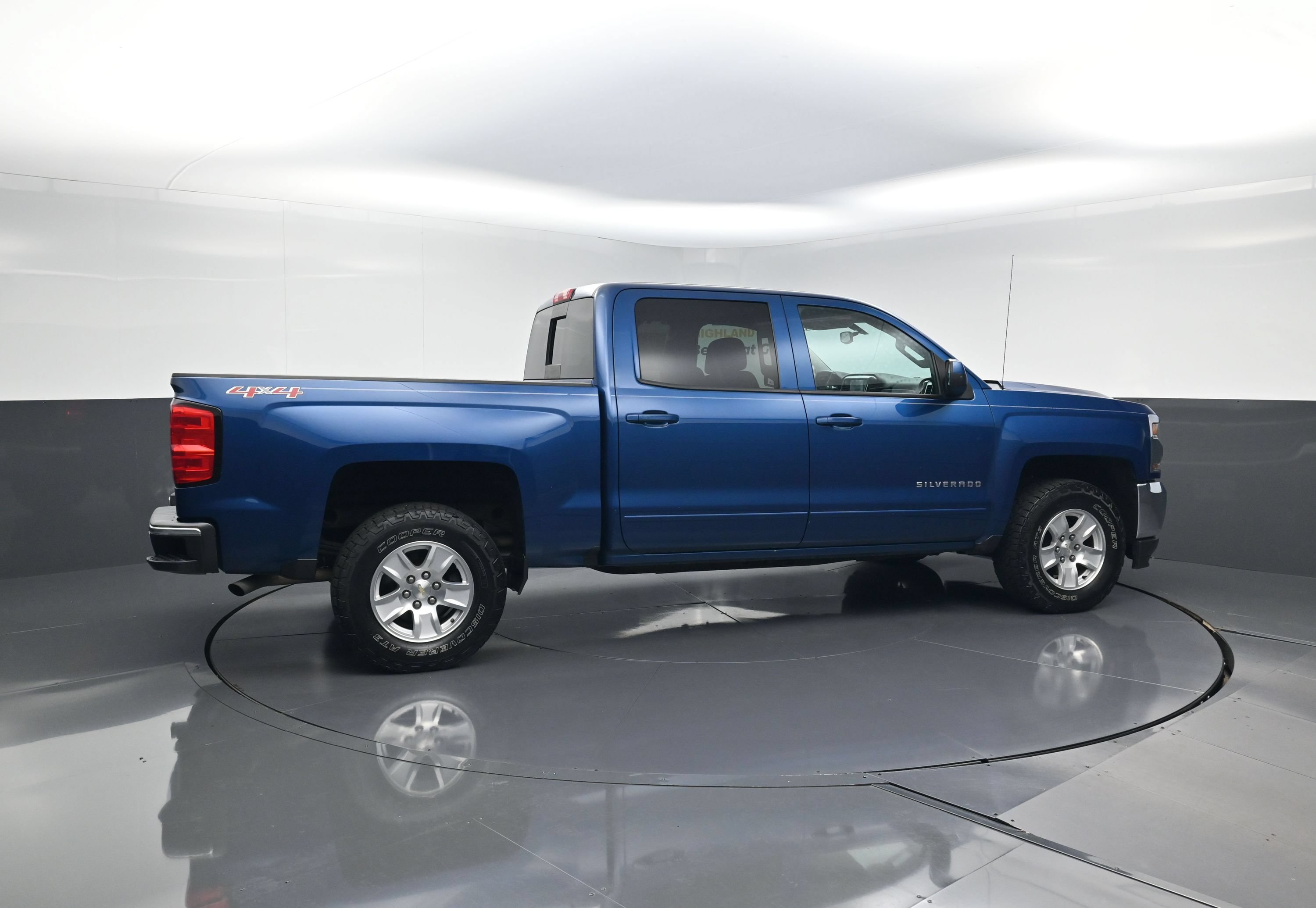 Used 2017 Chevrolet Silverado 1500 LT with VIN 3GCUKREC3HG463096 for sale in Highland, IN