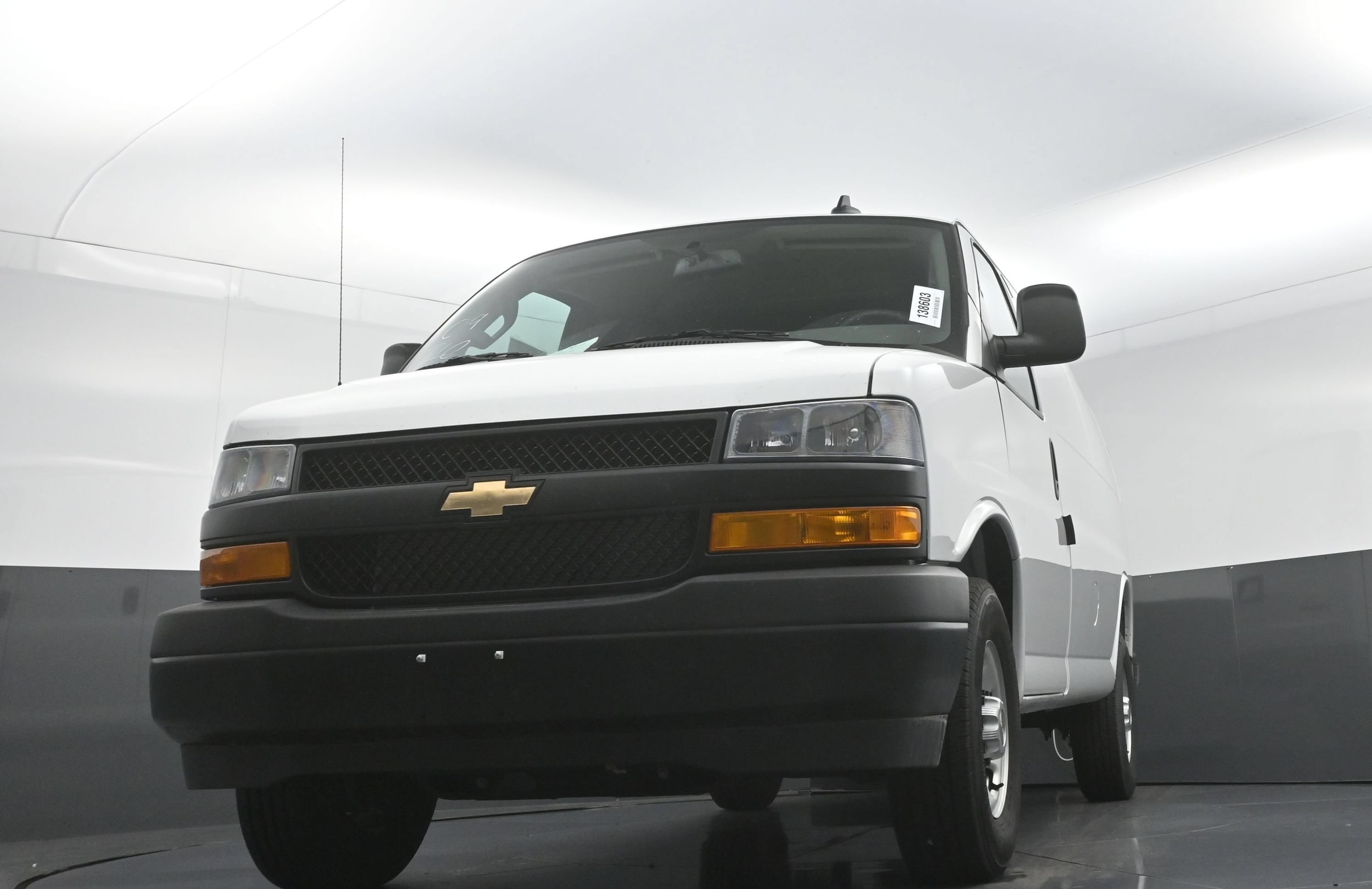 2025 Chevrolet Express Cargo Work Van - Photo 10