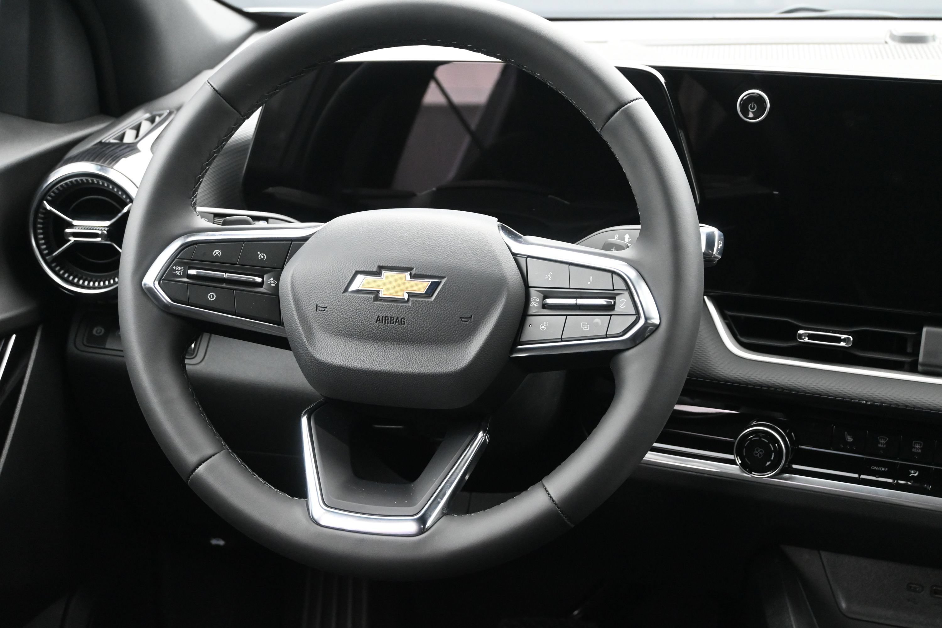 2027 Chevrolet Equinox LT - Photo 17