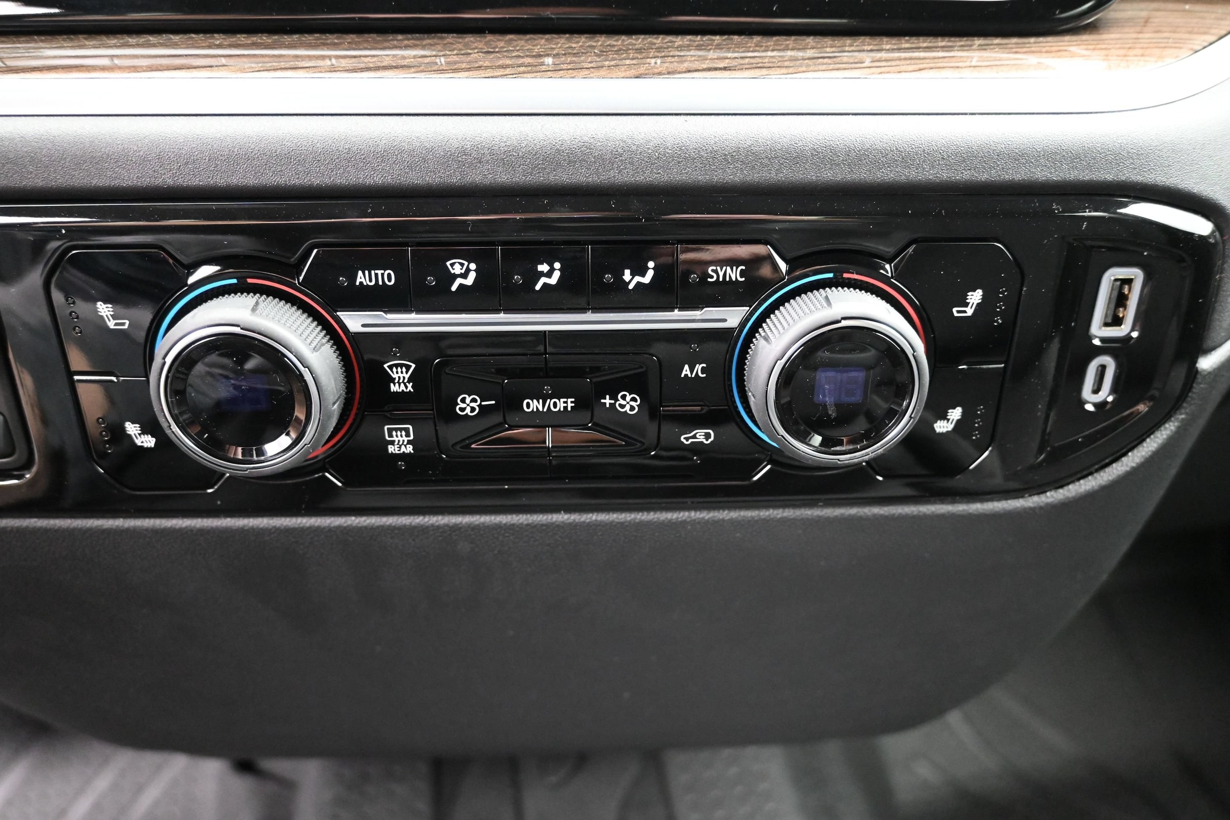 2026 Chevrolet Silverado 1500 RST - Photo 40