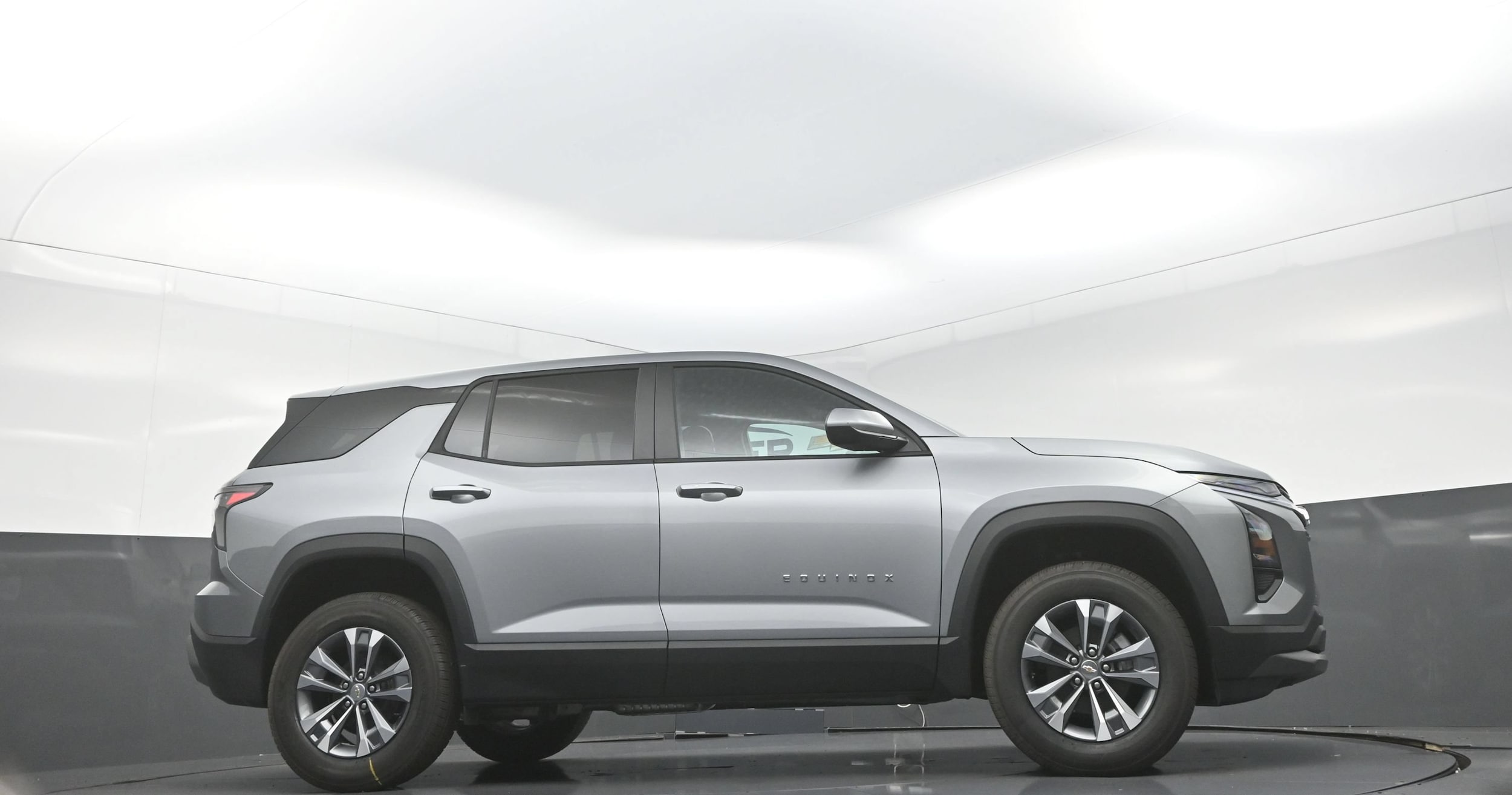 2027 Chevrolet Equinox LT - Photo 9