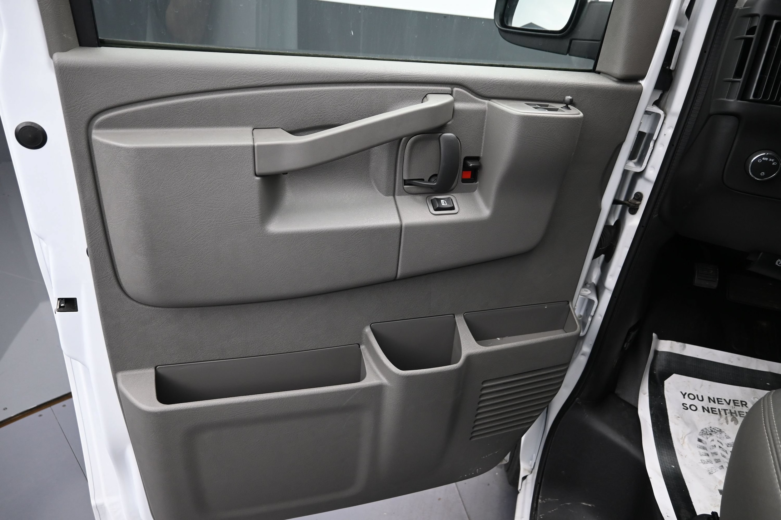 2025 Chevrolet Express Cargo Work Van - Photo 19