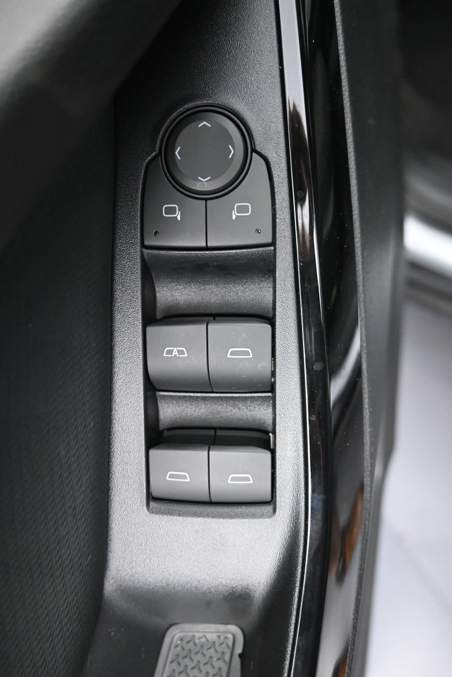 2027 Chevrolet Equinox LT - Photo 24
