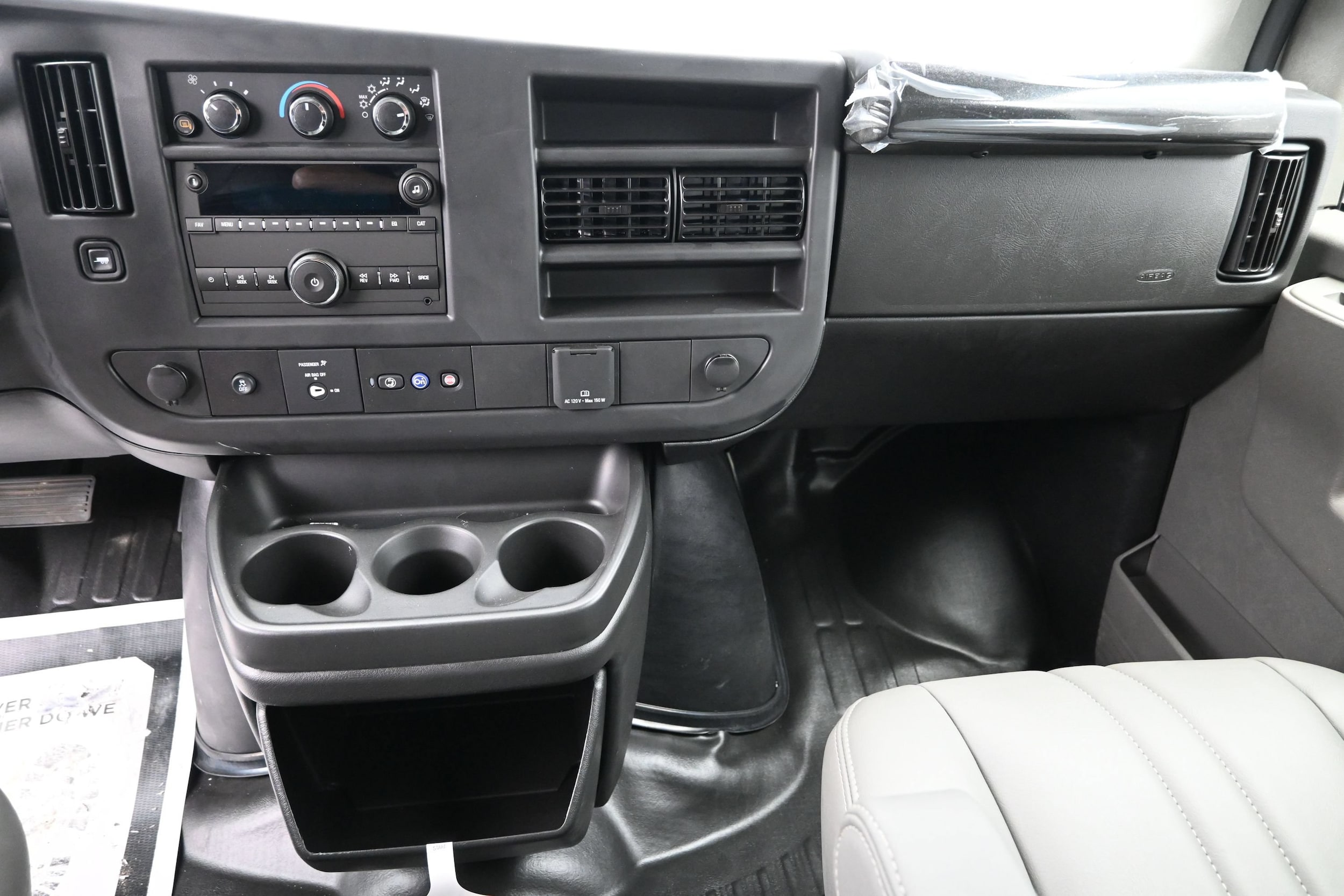 2025 Chevrolet Express Cargo Work Van - Photo 18