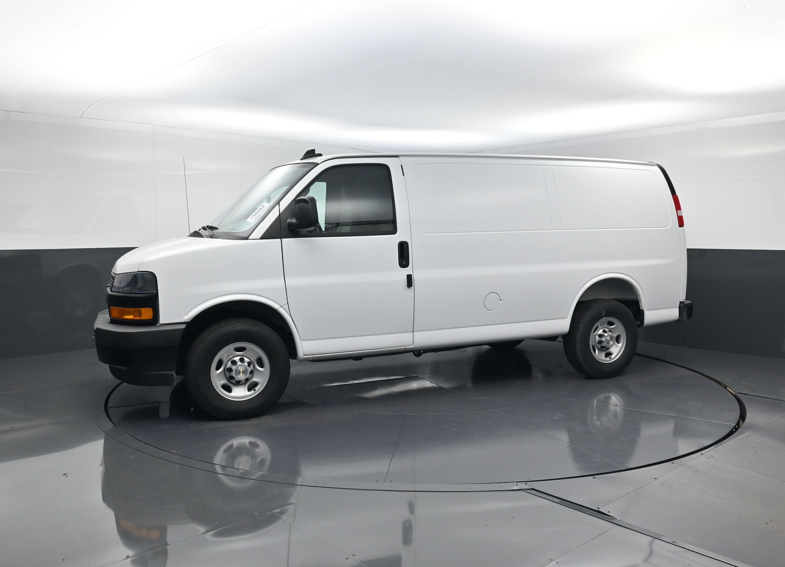 2025 Chevrolet Express Cargo Work Van - Photo 6