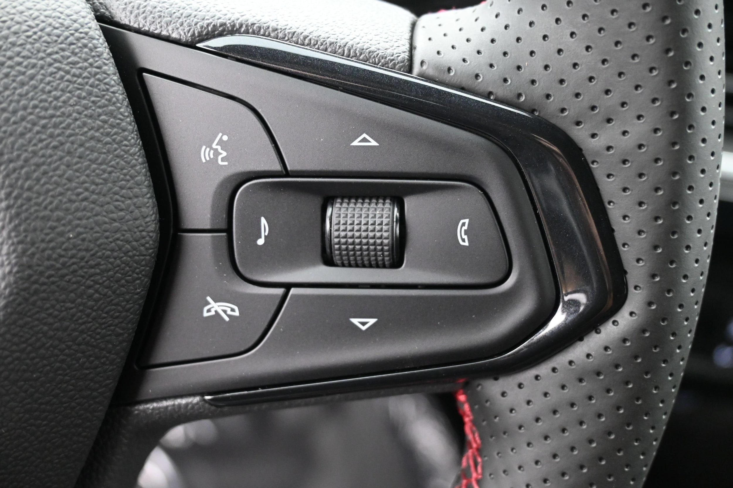 2026 Chevrolet Trax RS - Photo 28