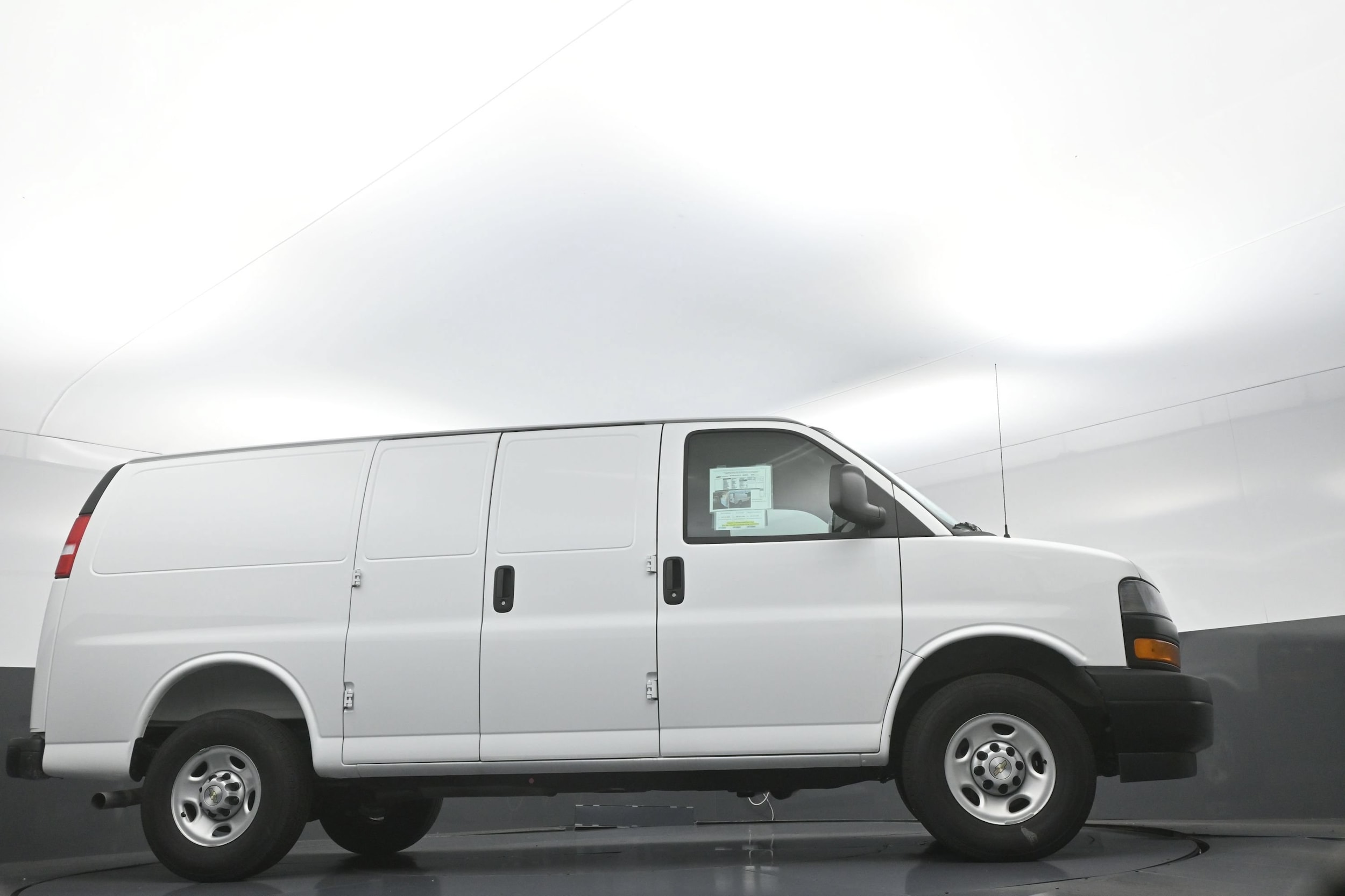 2025 Chevrolet Express Cargo Work Van - Photo 9